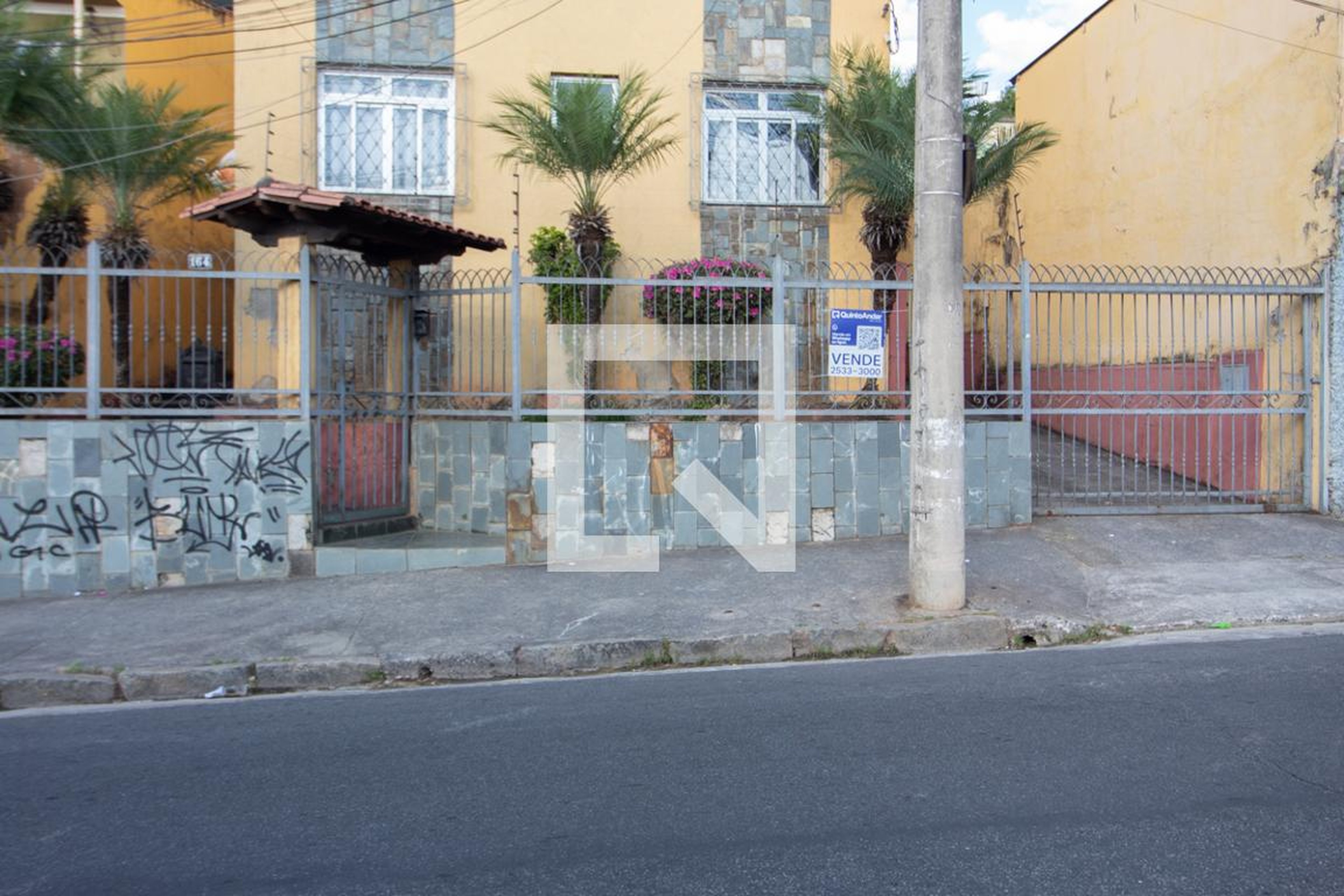 Fachada Condomínio em Rua Osmário Soares, 164