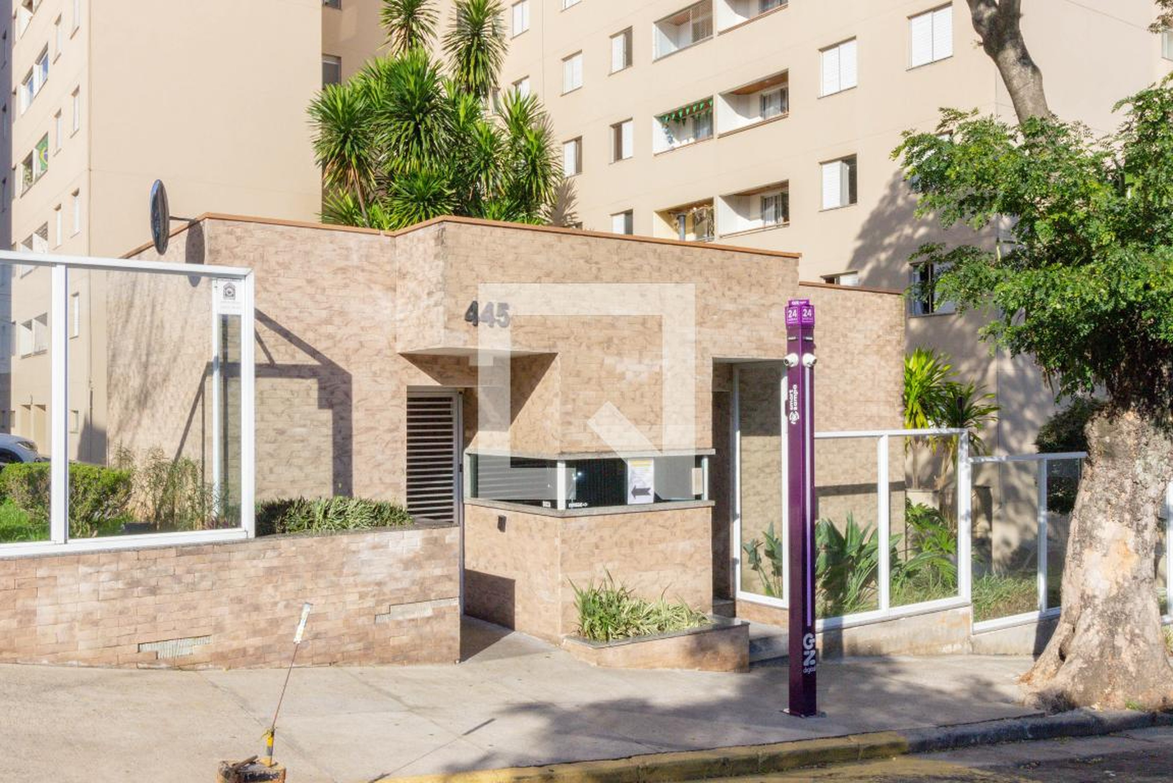 Fachada Condomínio em Rua Carlos Alberto Vanzolini, 438