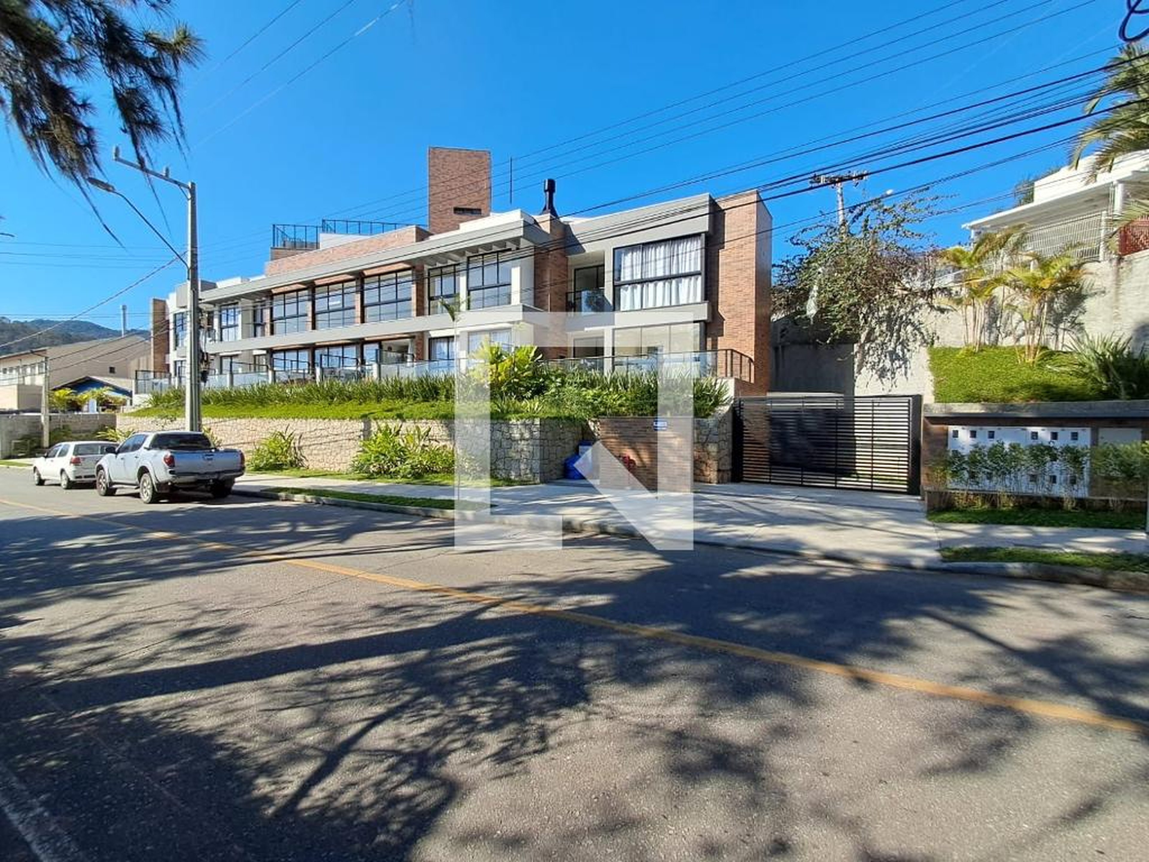Fachada Condomínio em Estrada Haroldo Soares Glavan, 3530