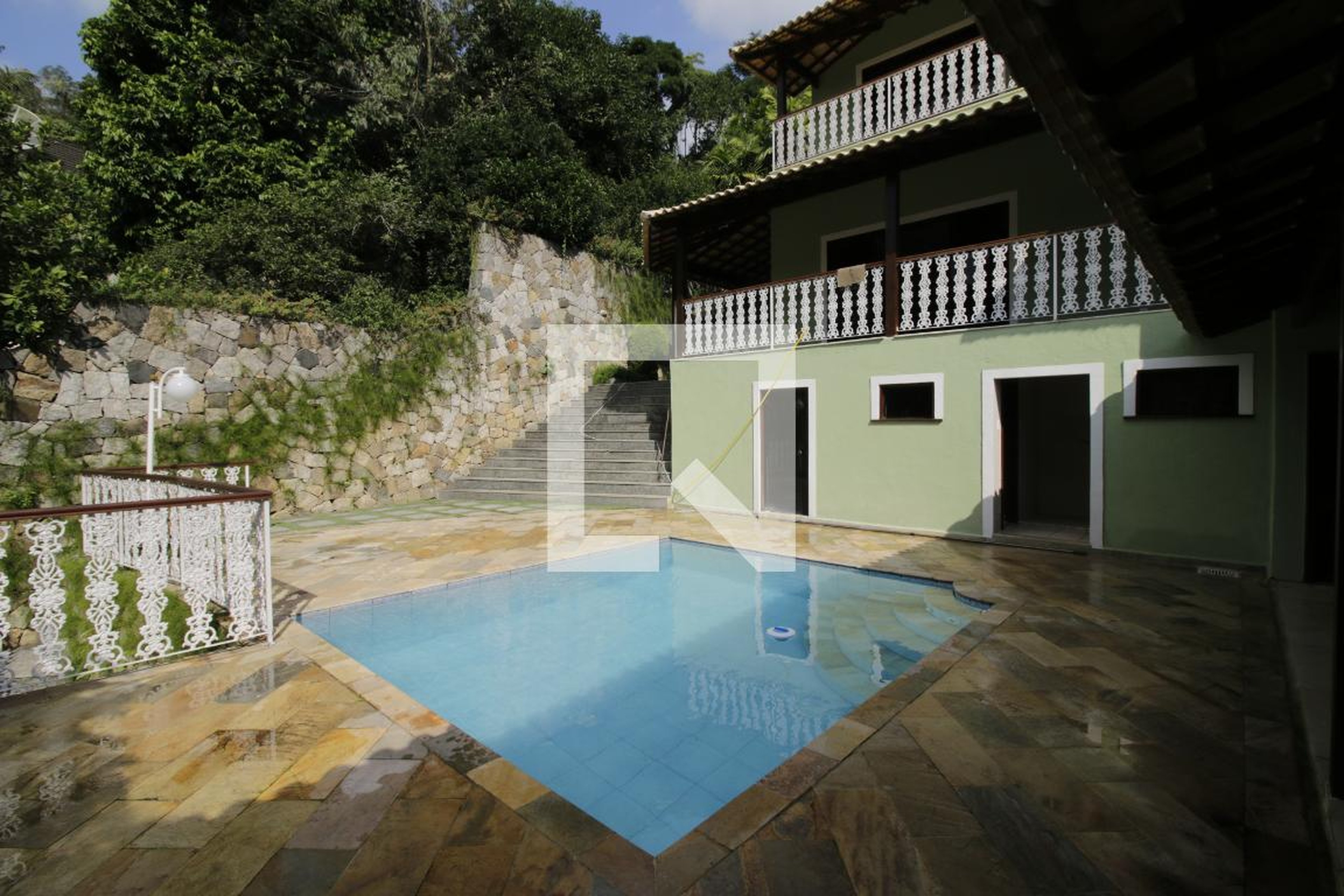 Piscina Condomínio em Rua Aroeira, 246