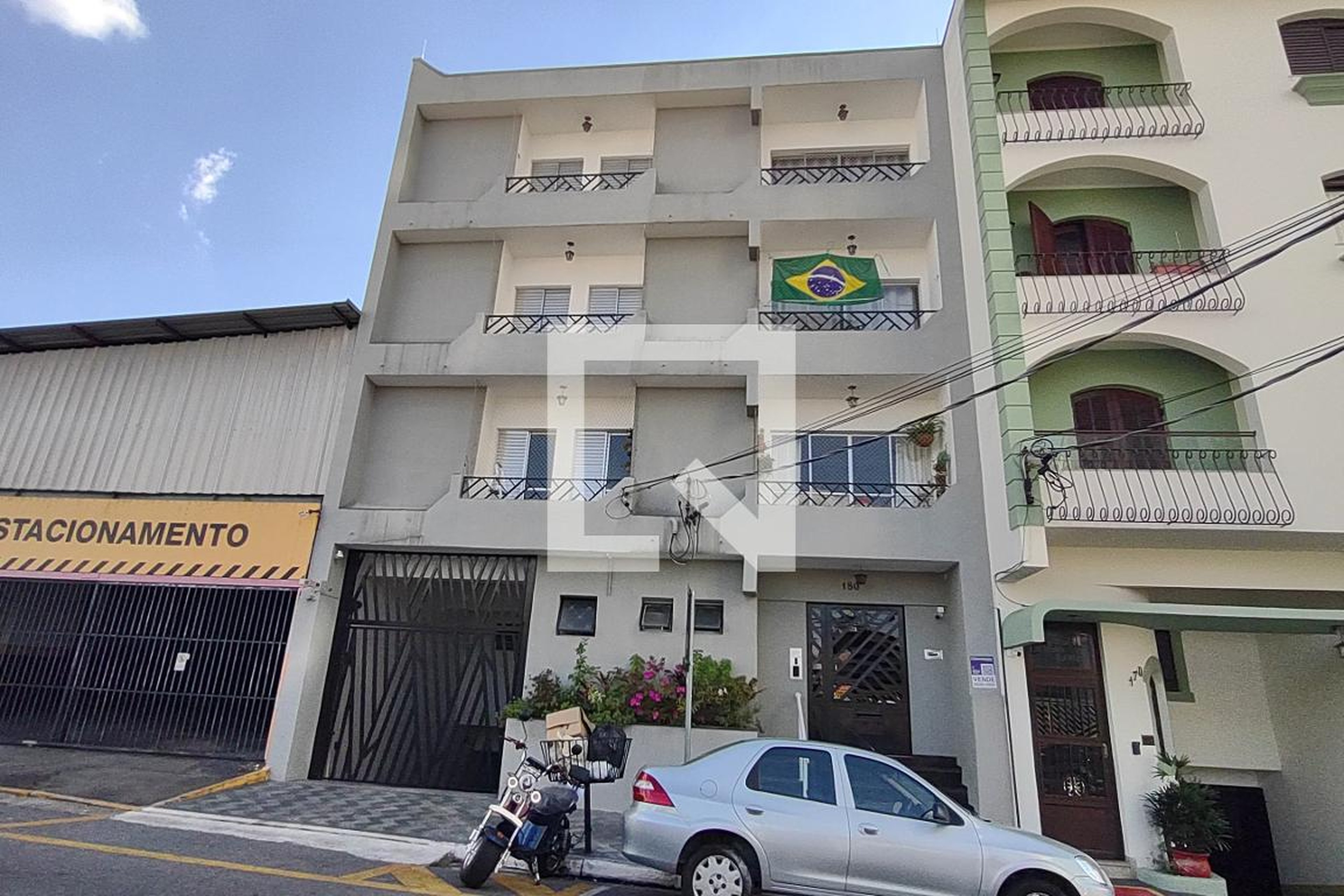 Fachada Condomínio em Rua São Carlos, 183