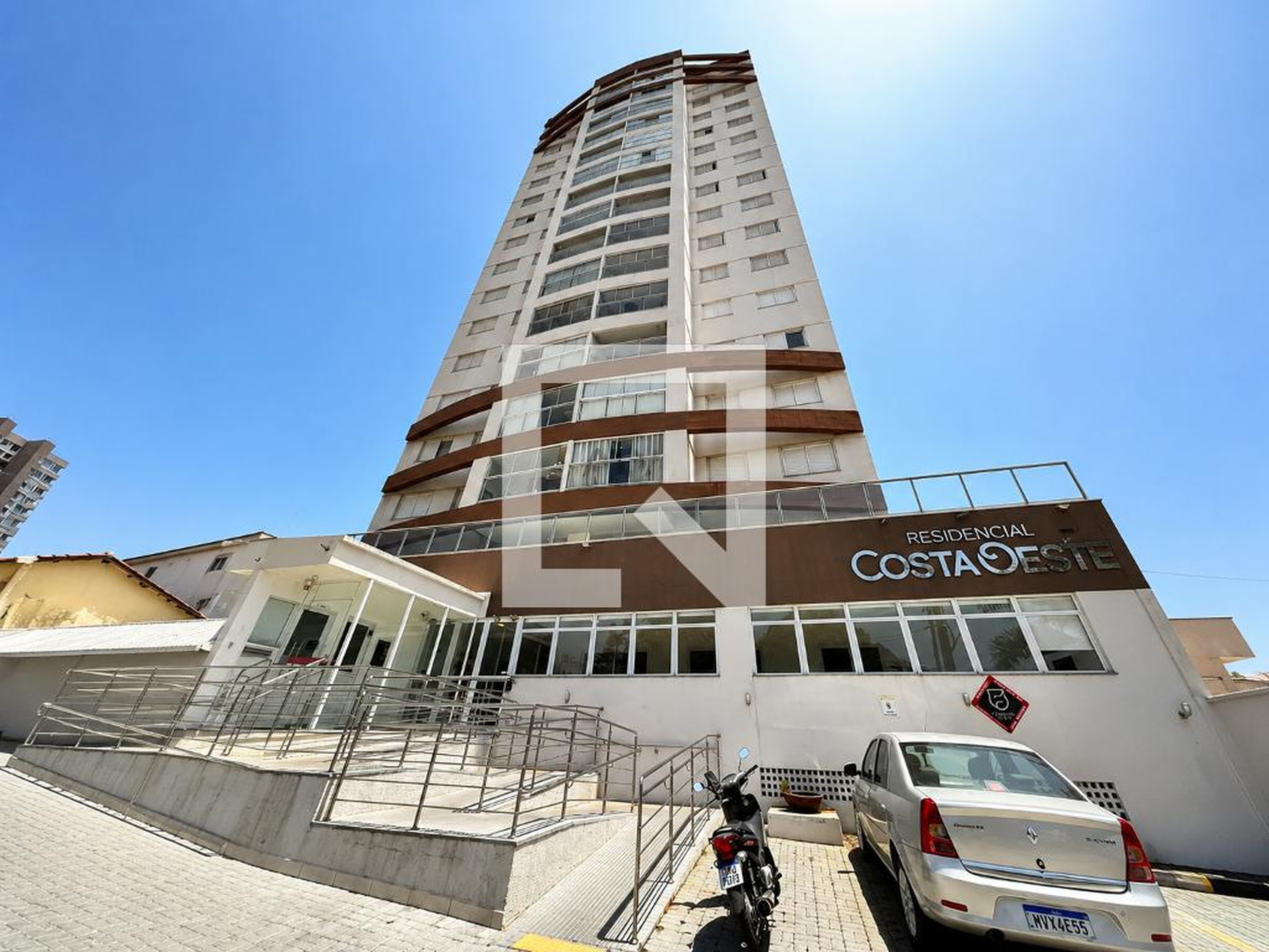 Fachada Condomínio em Rua C-78, 78