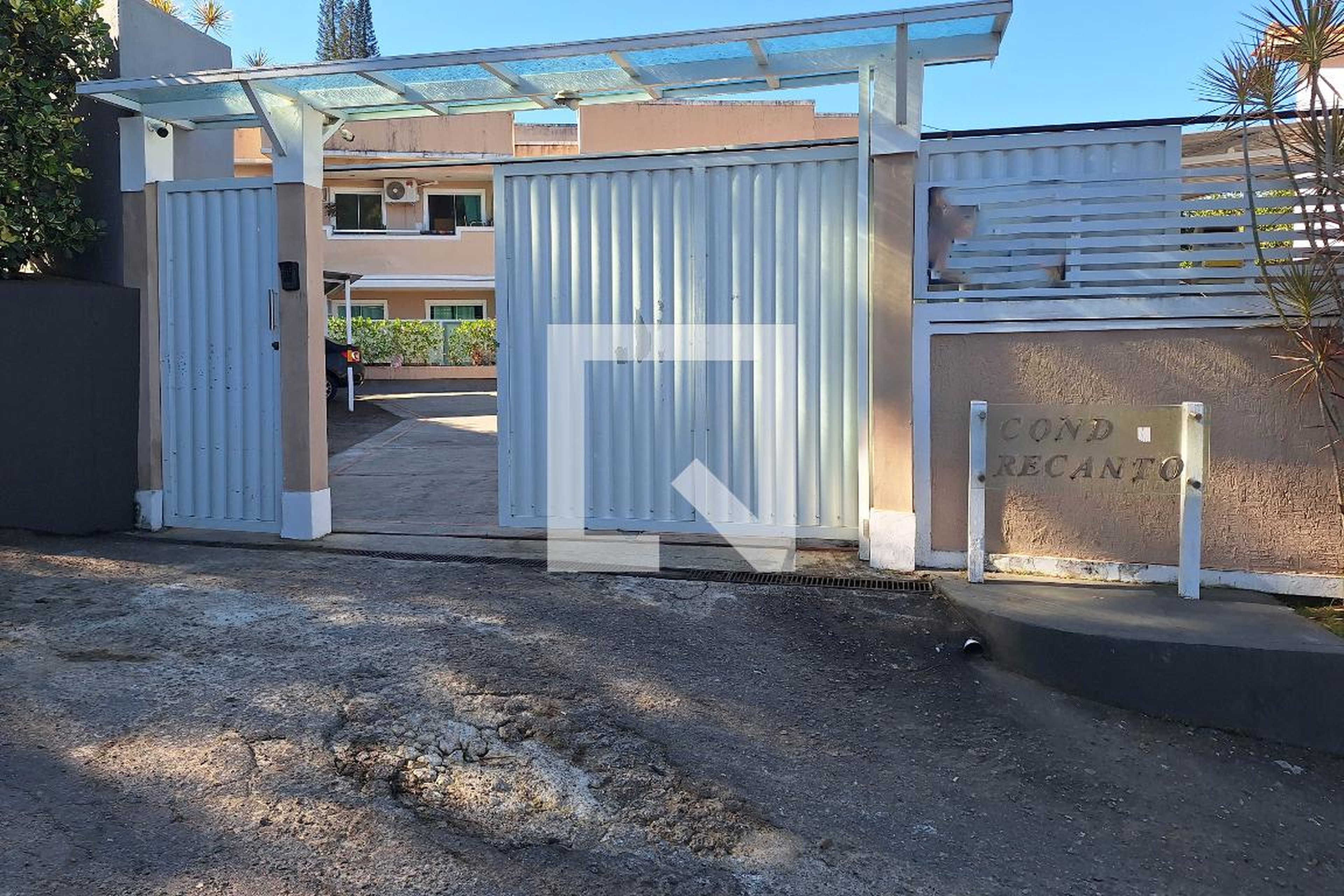 Fachada Condomínio em Estrada Francisco da Cruz Nunes, 224