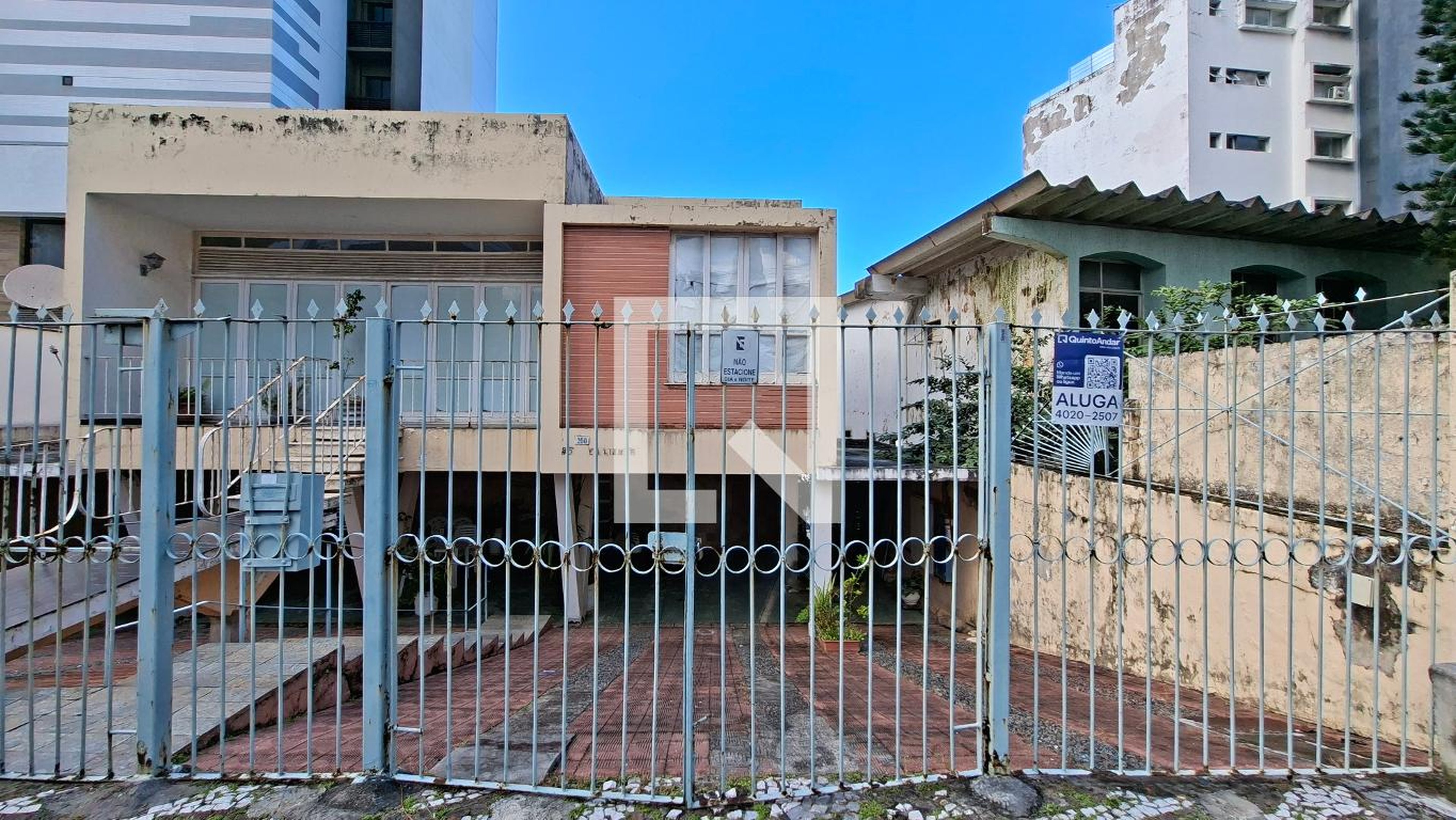 Fachada Condomínio em Rua Rio de São Pedro, 208
