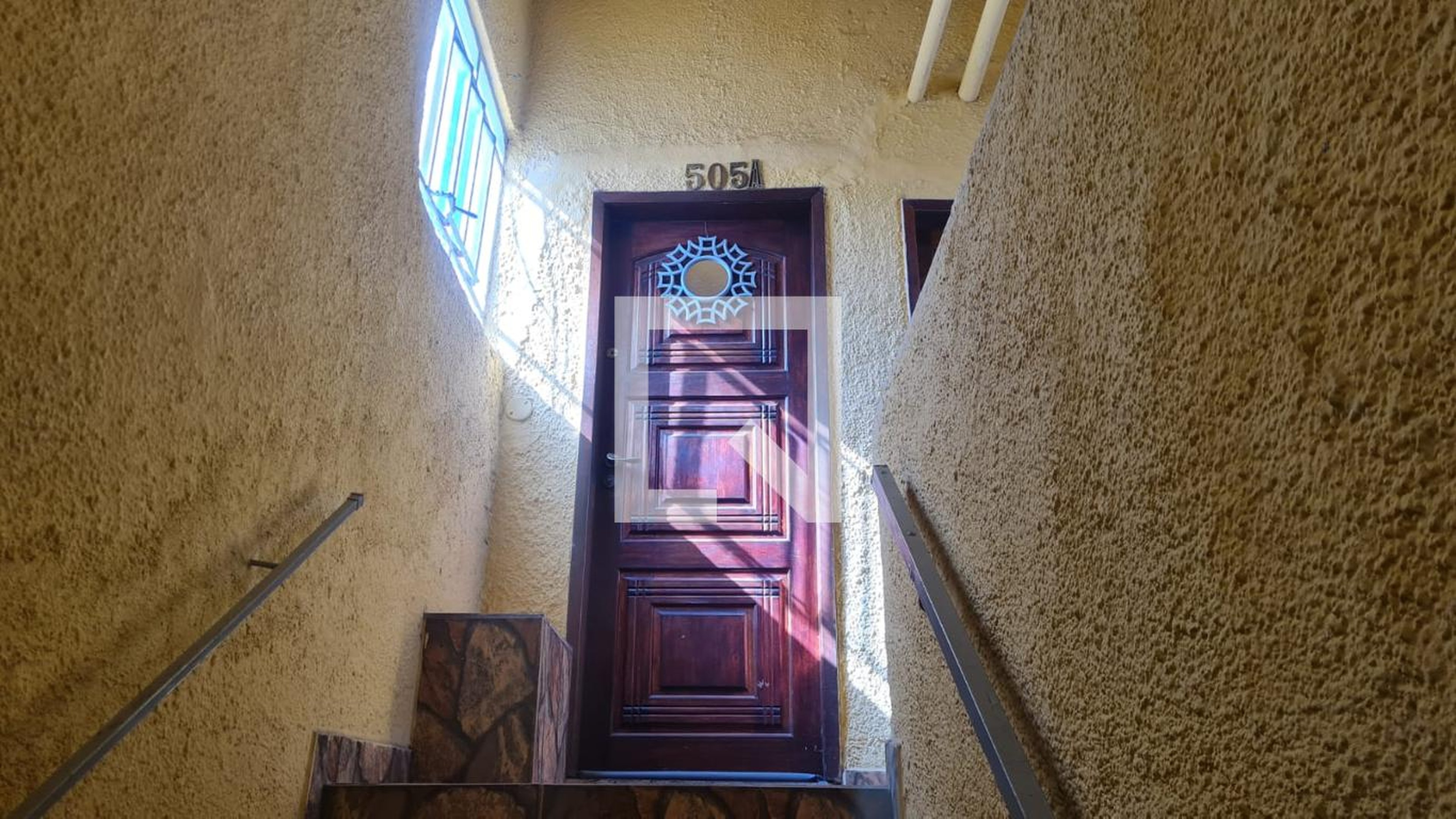 Entrada Condomínio em Praça das Liras, 42