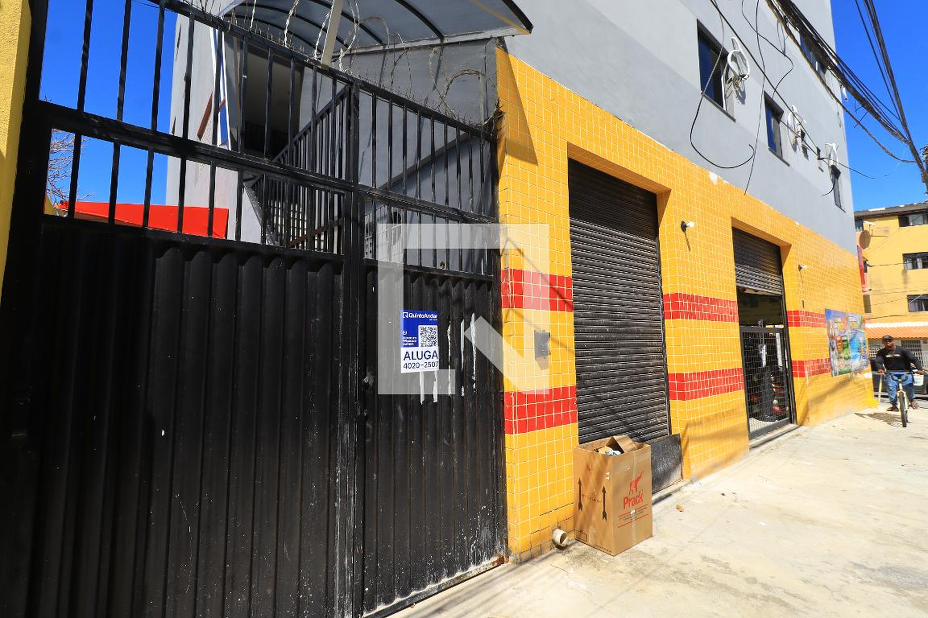 Fachada Condomínio em Avenida Octávio Mangabeira, 6