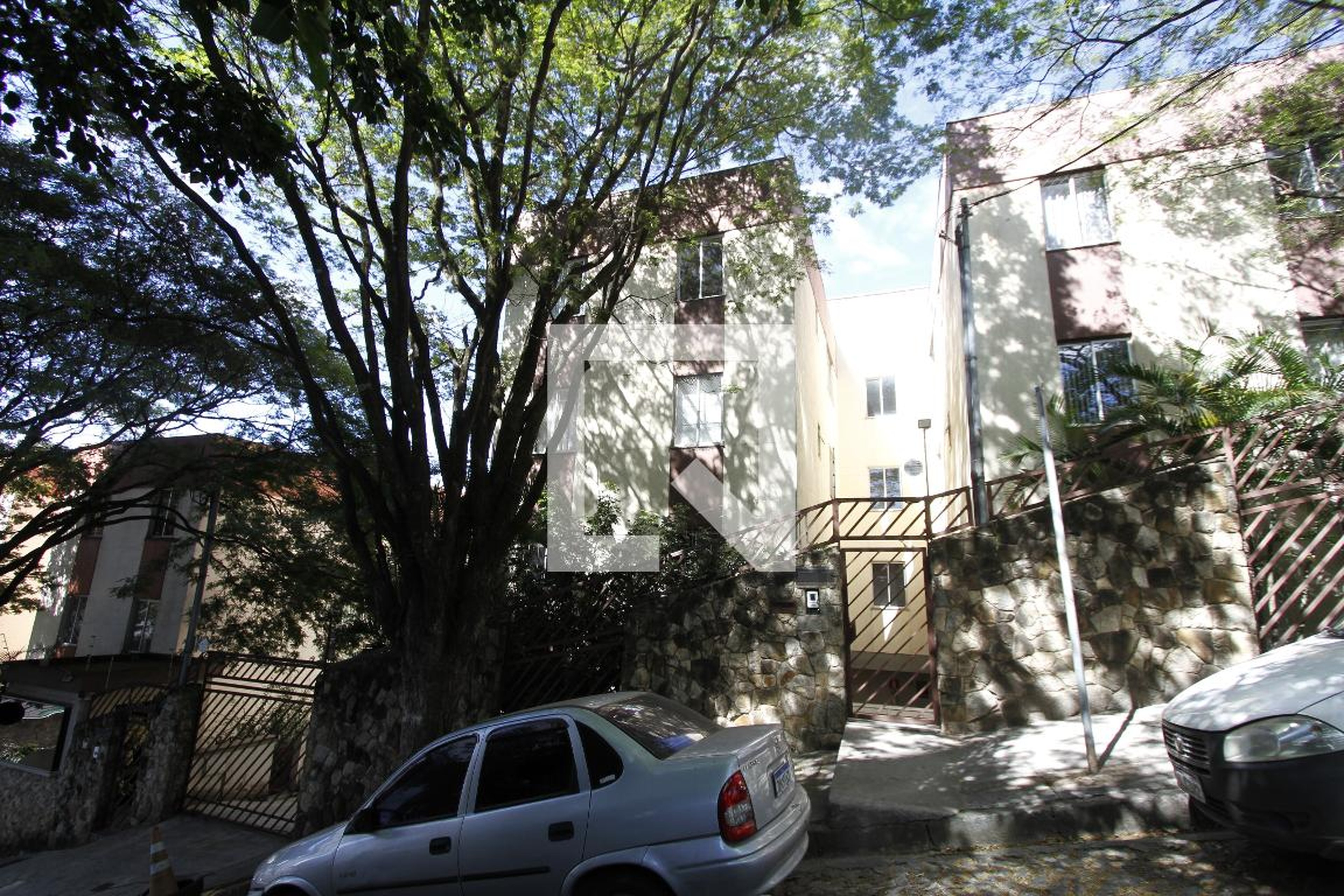 Fachada do Prédio Condomínio em Rua Doutor Helvécio Arantes, 253