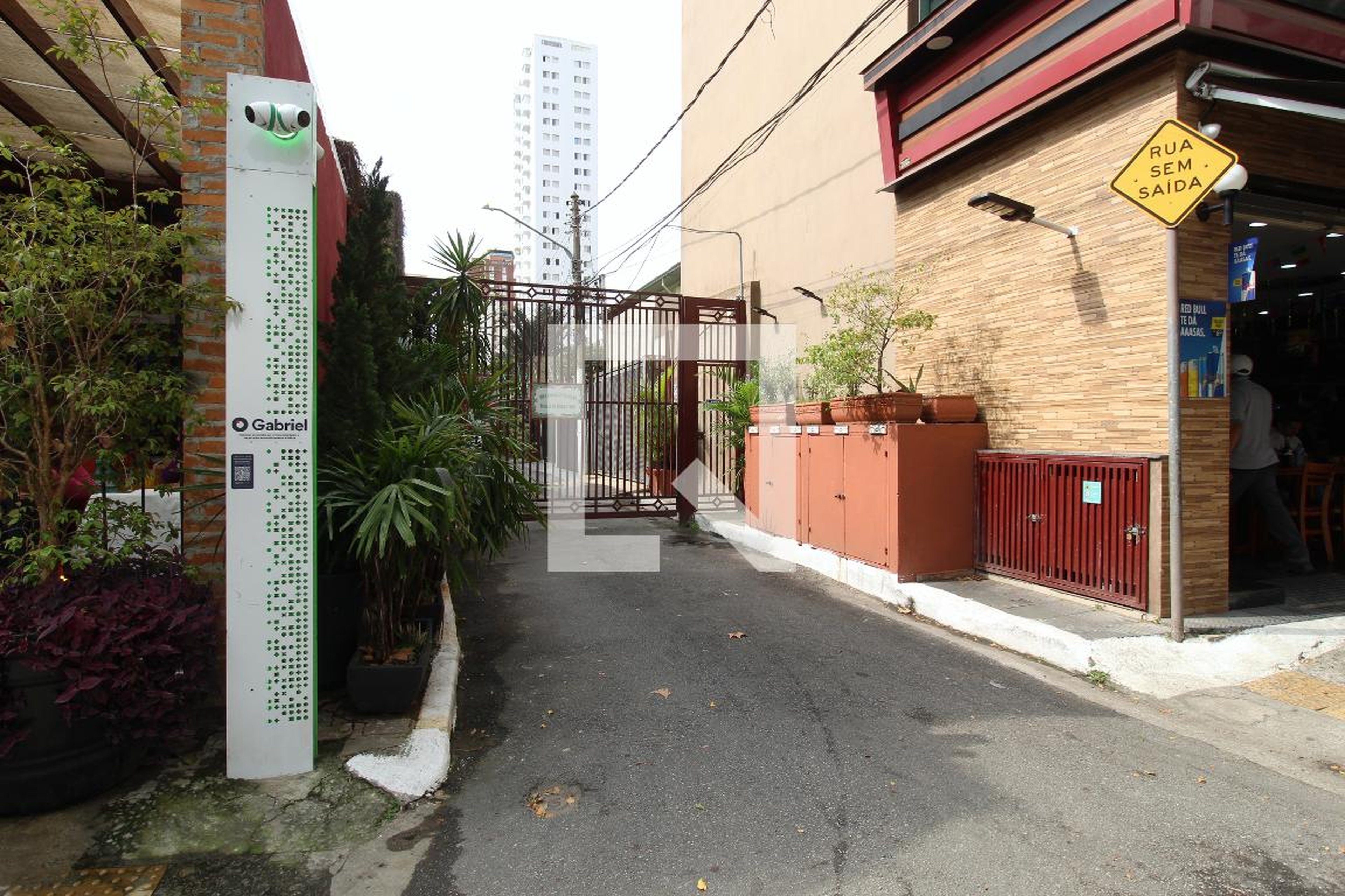 Fachada Condomínio em Rua José Gonçalves Pereira, 75