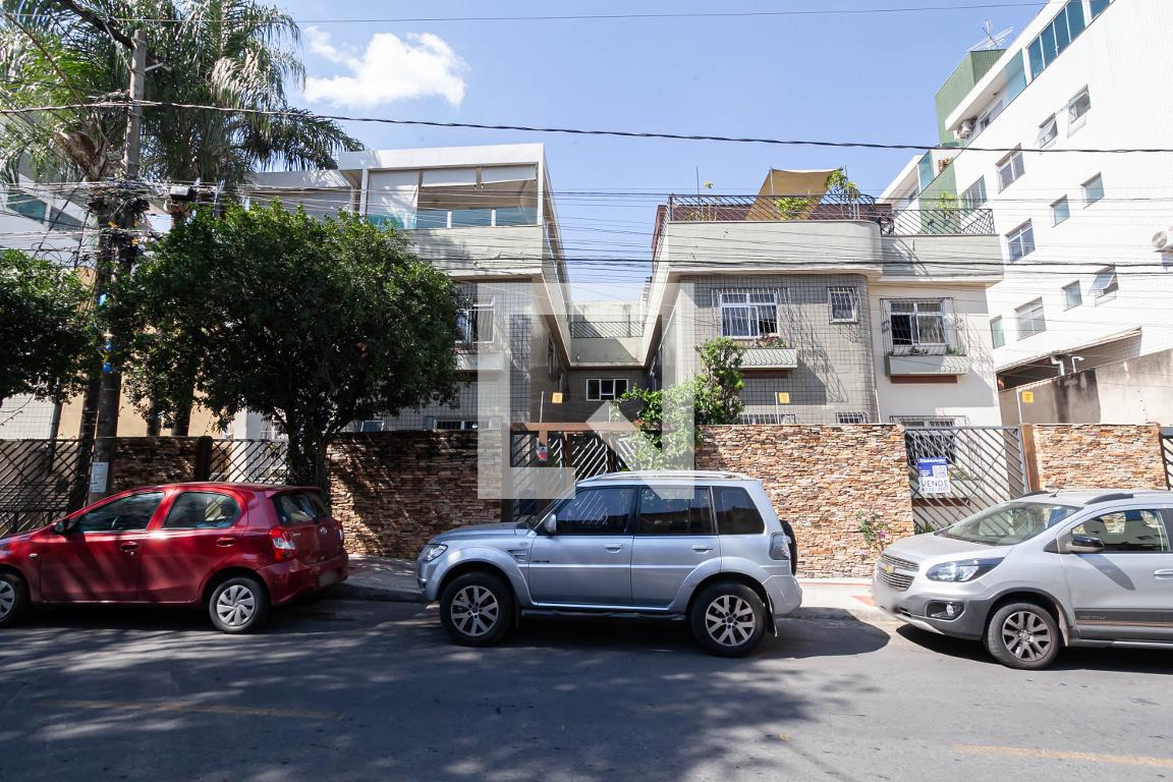 Fachada Condomínio em Rua Bento Mendes Castanheira, 222