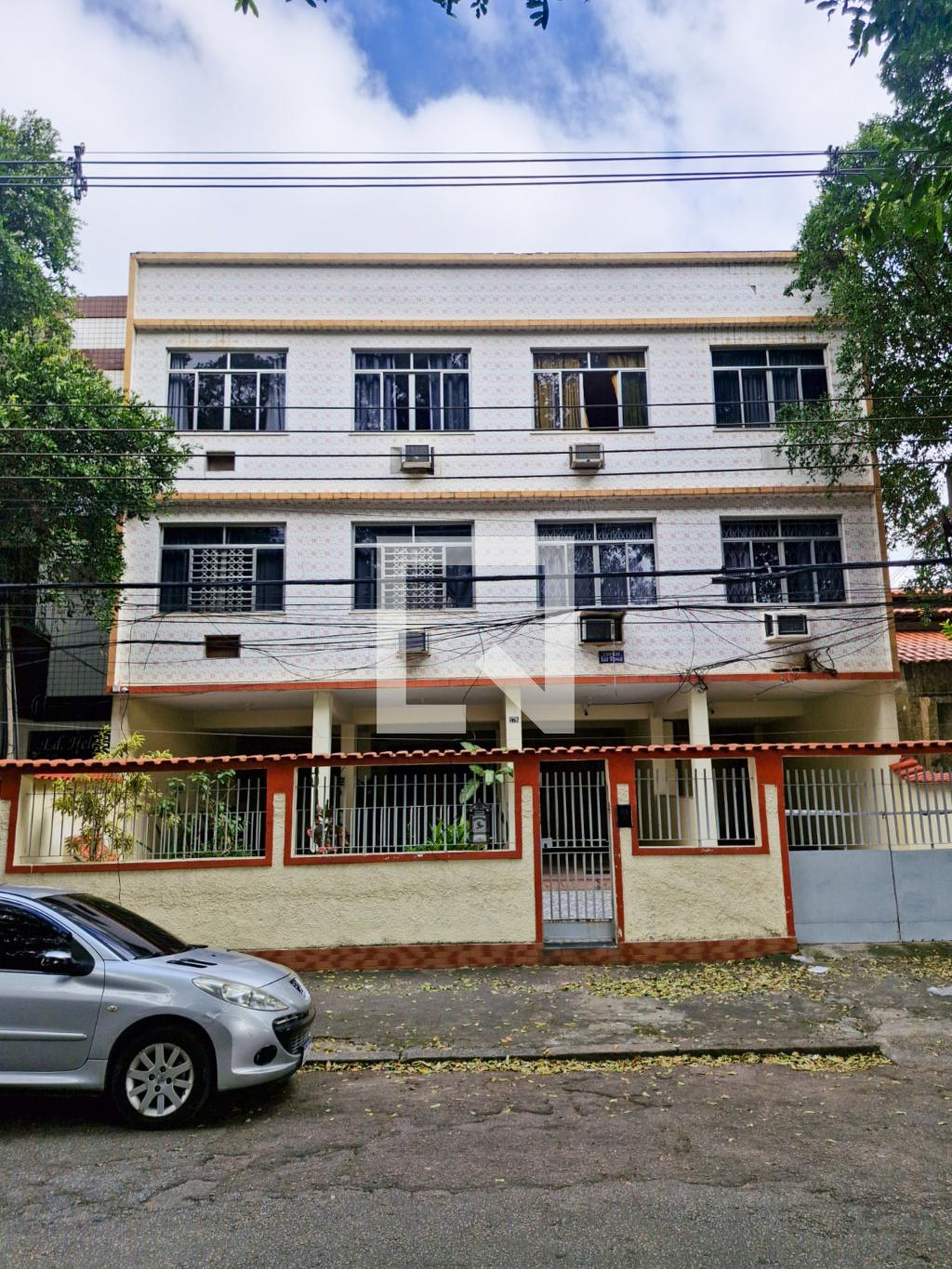 Fachada Condomínio em Rua Jagoroaba, 178