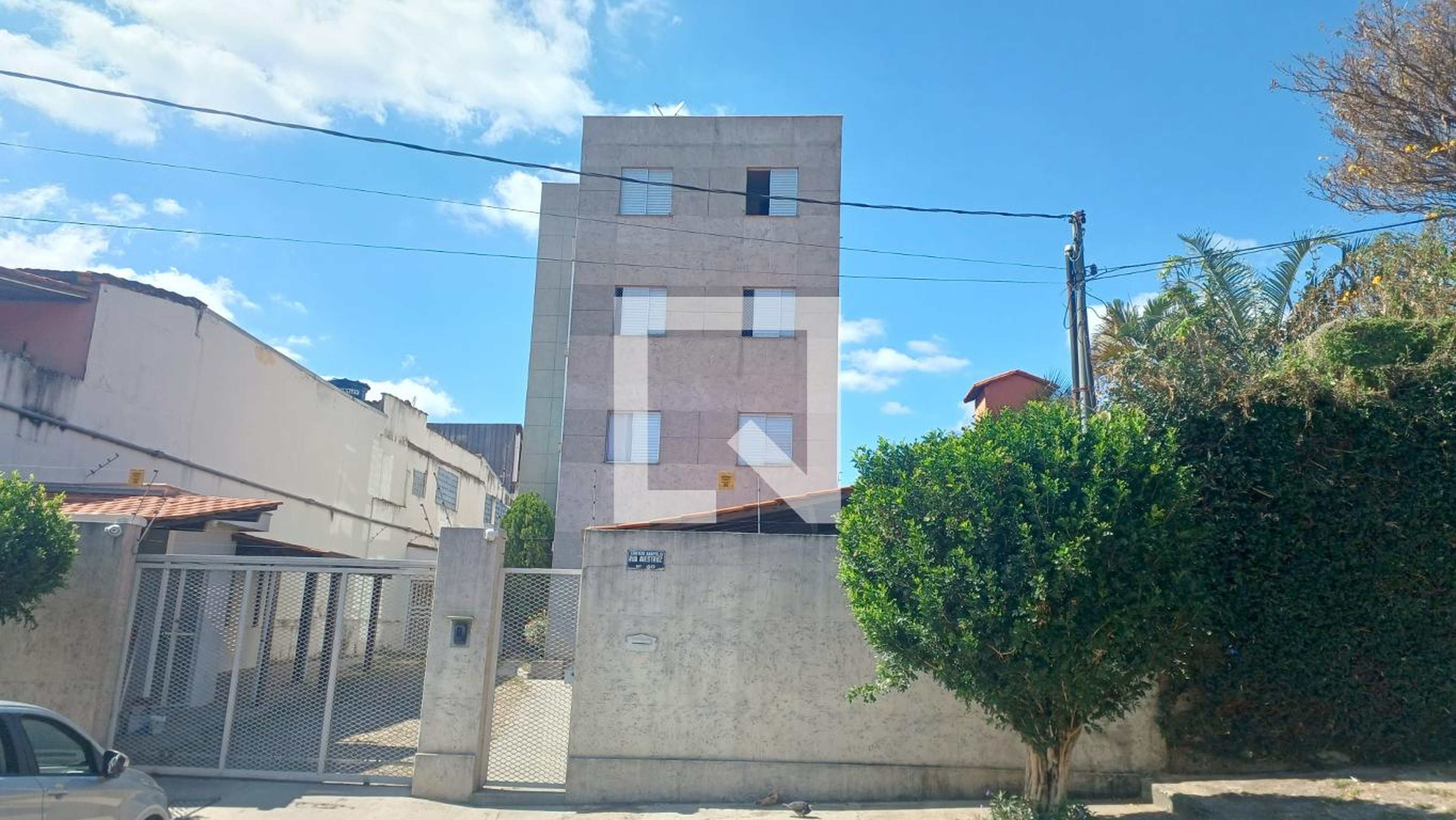 Fachada Condomínio em Rua Avestruz, 40