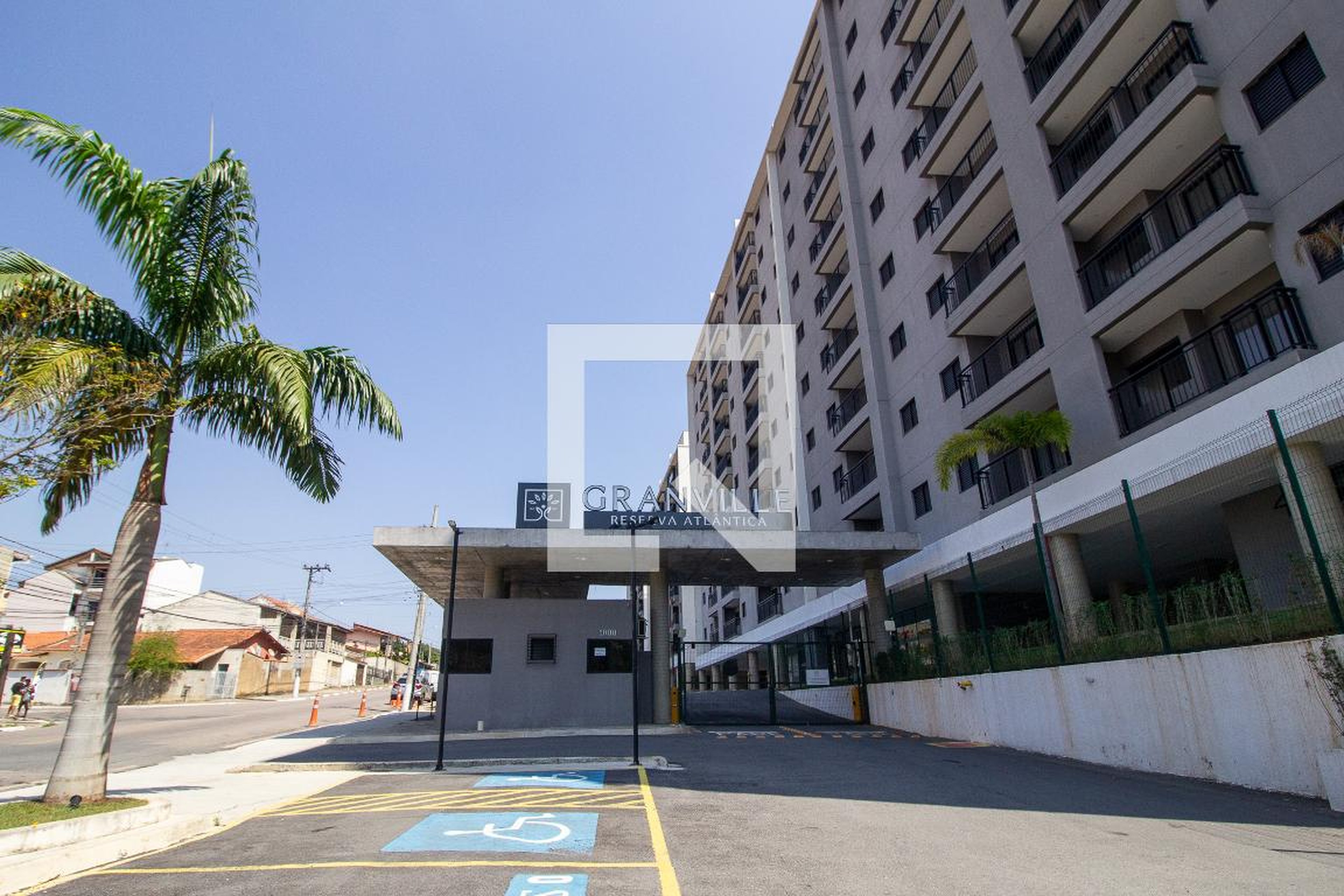 Fachada Condomínio em Avenida Santos Dumont, 999