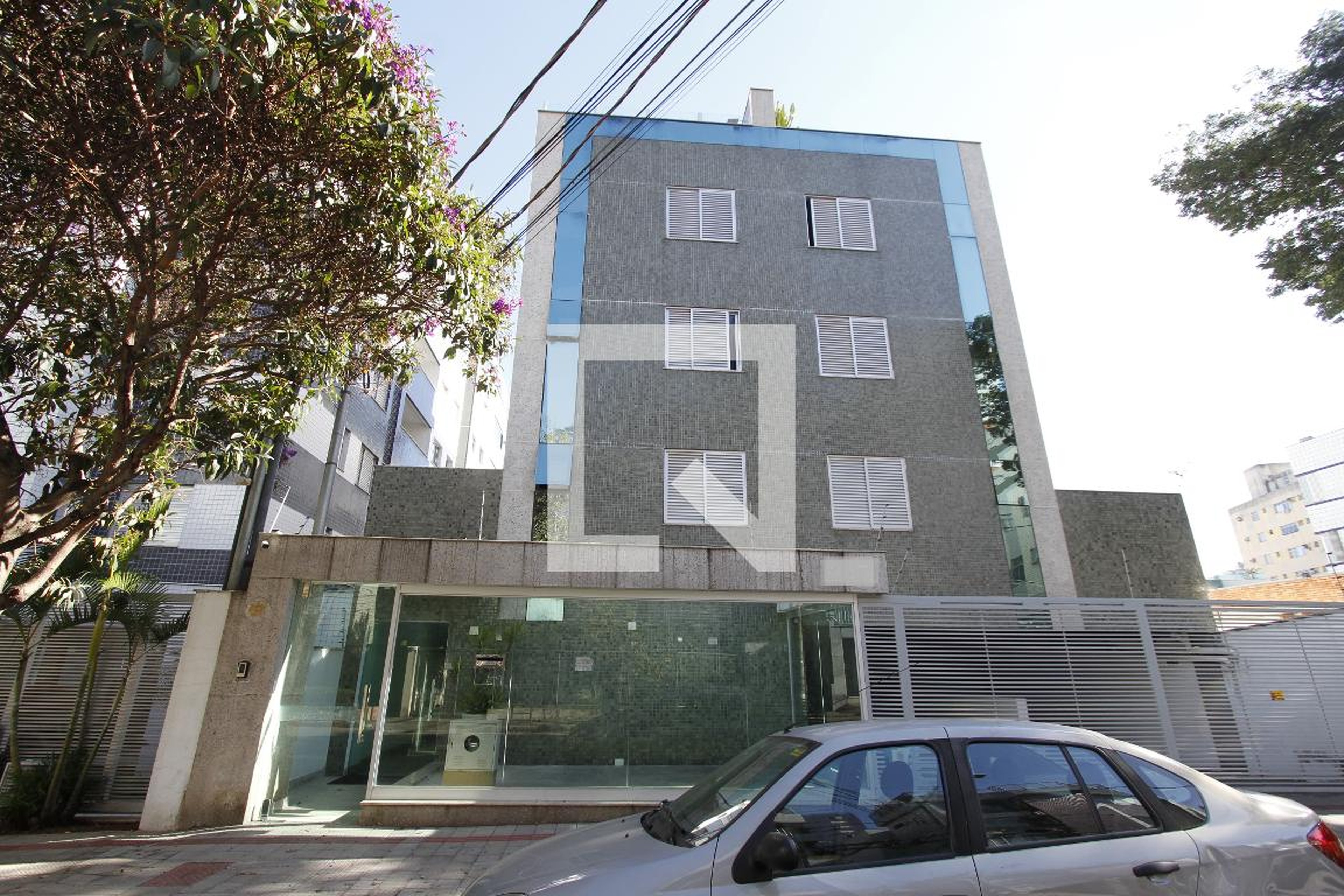 Fachada Condomínio em Rua Marco Aurélio de Miranda, 247