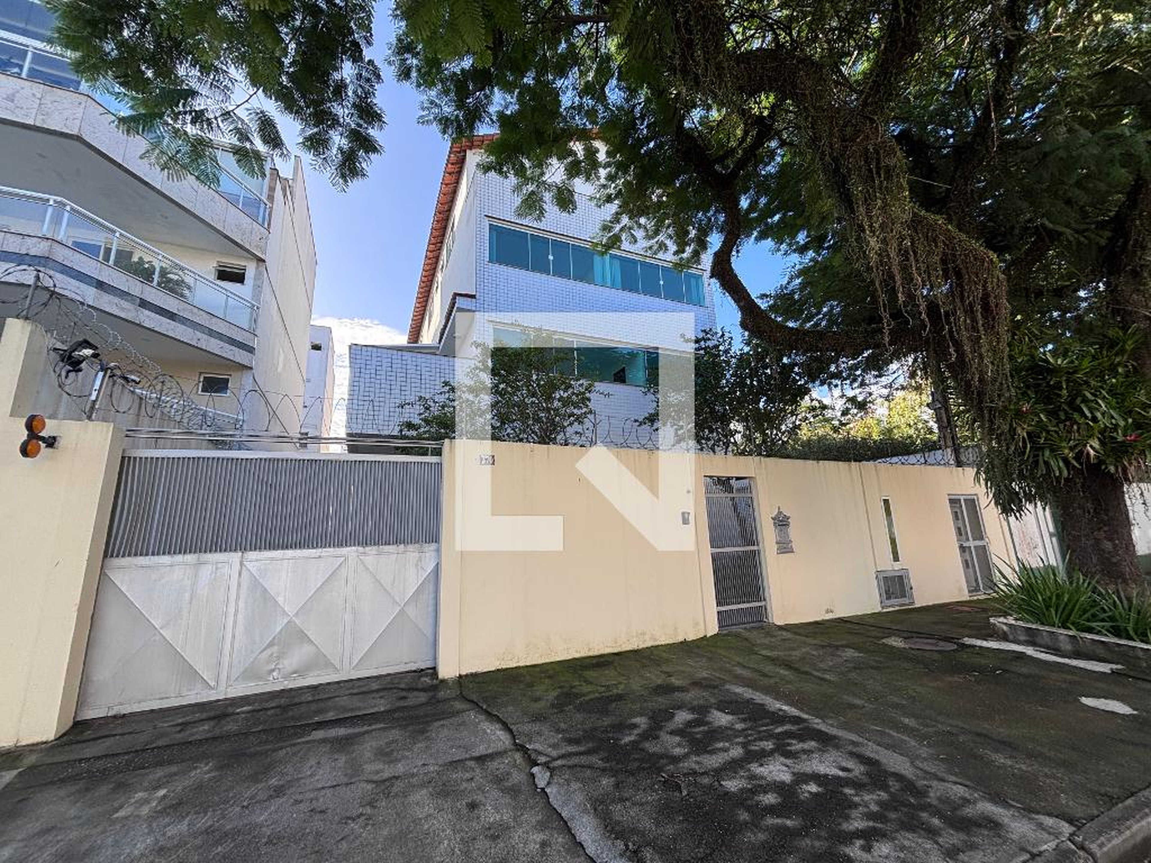 Fachada Condomínio em Rua Manoel Boucher Pinto, 370