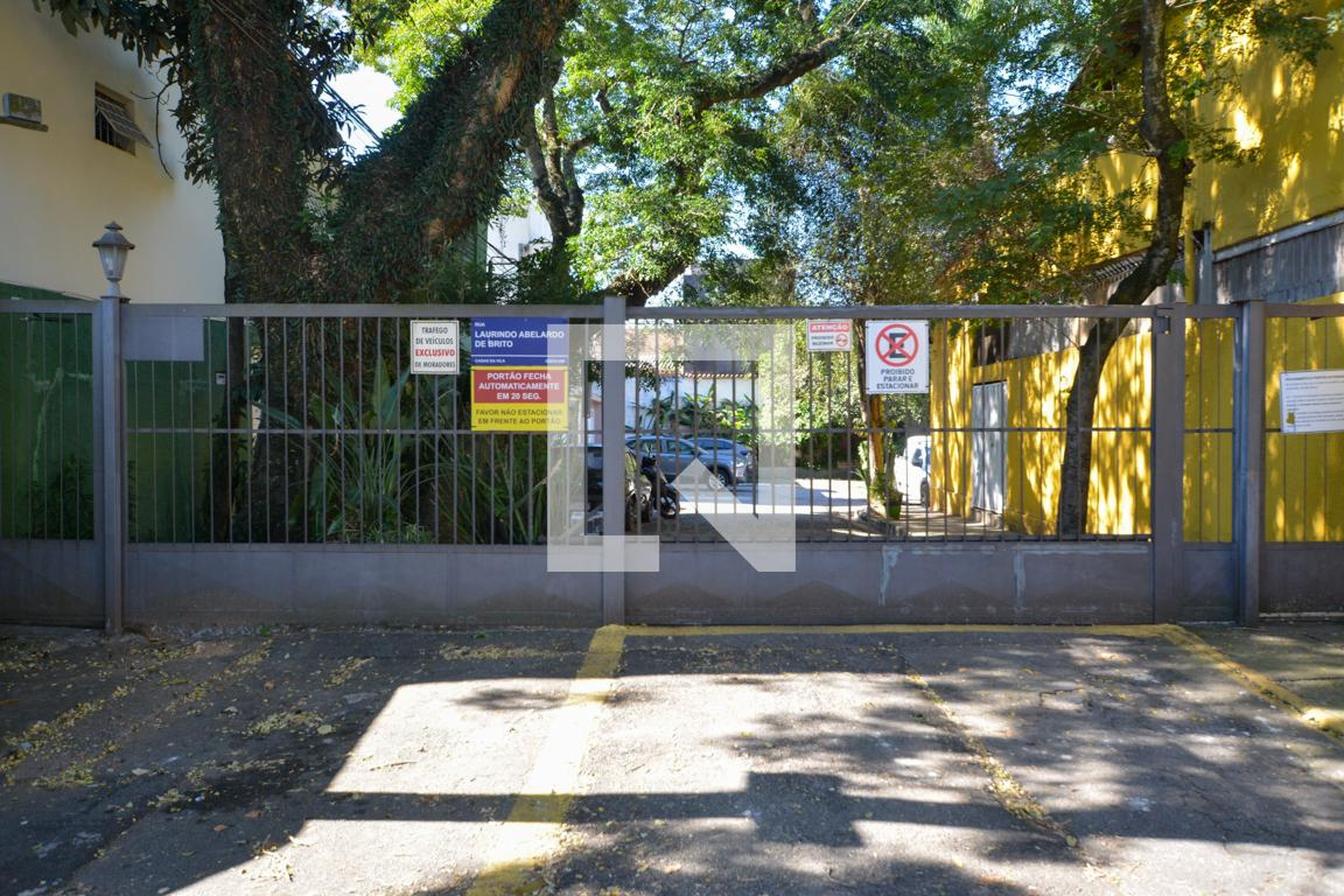 FACHADA DO CONDOMINIO Condomínio em Rua Laurindo Abelardo de Brito, 33