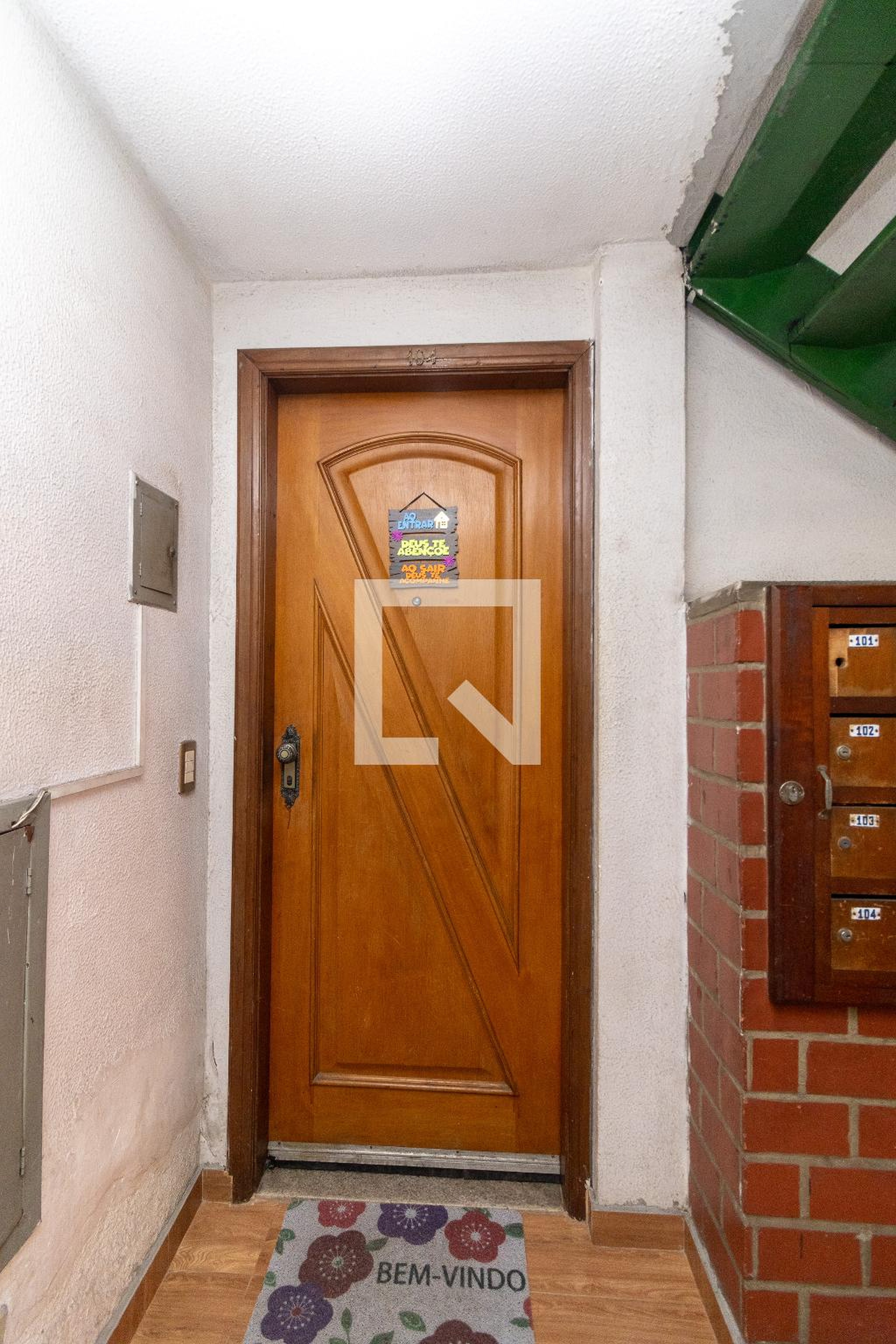 Entrada Condomínio em Rua Bernardo de Vasconcelos, 1595