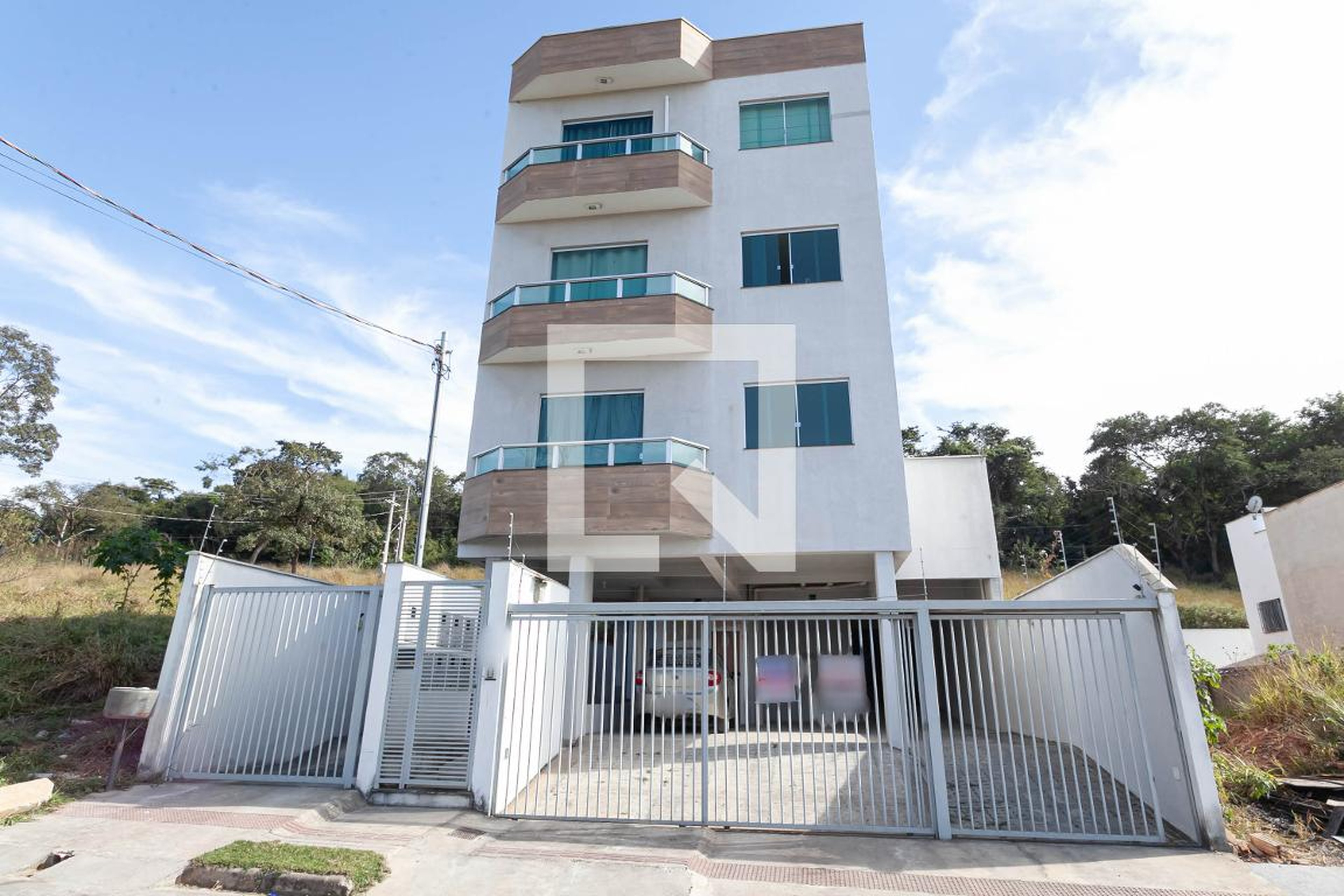 Fachada Condomínio em Rua Conceição de Oliveira Ferreira, 201
