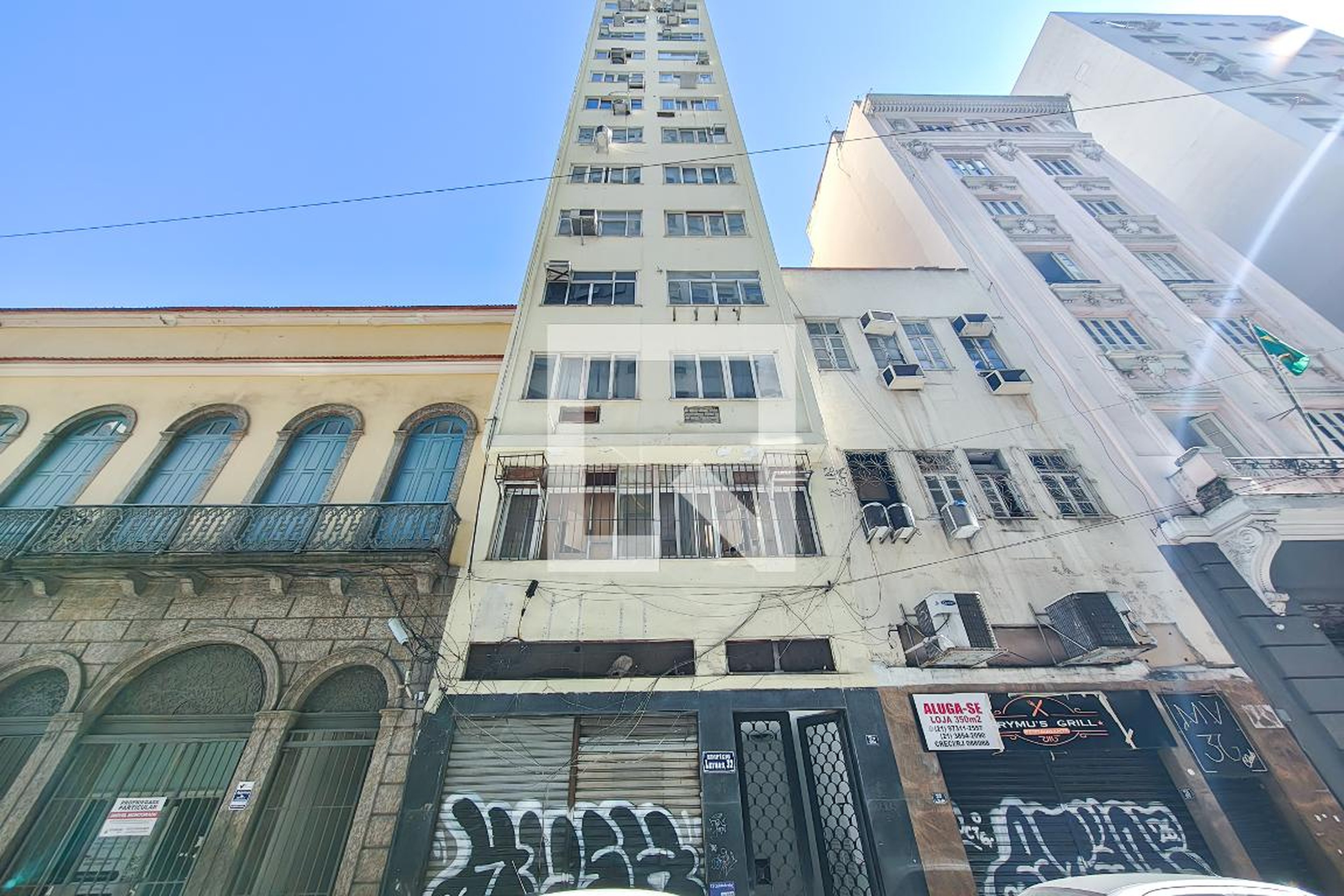 Fachada Condomínio em Rua Mairink Veiga, 32