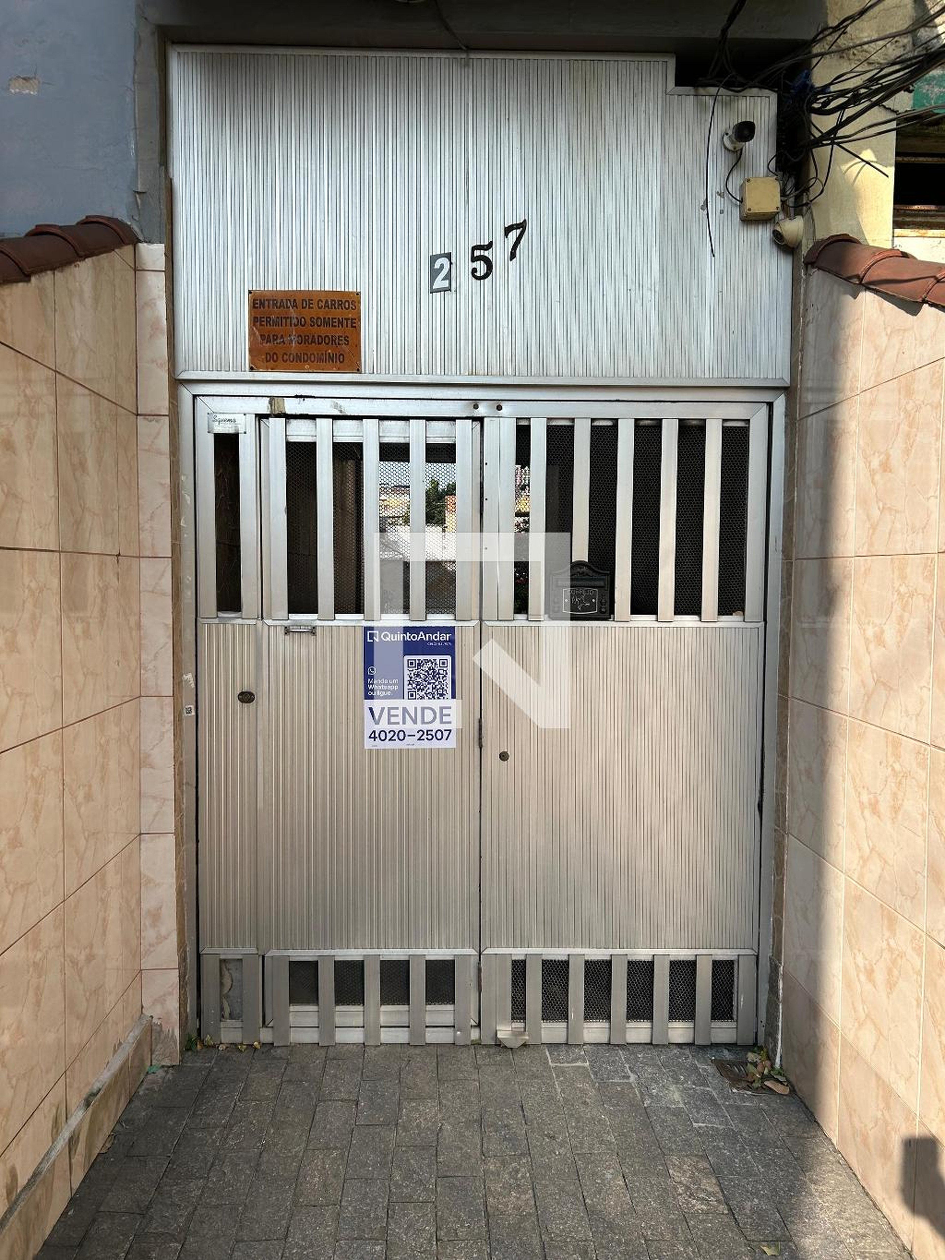 Fachada Condomínio em Rua Adolfo Bergamini, 257