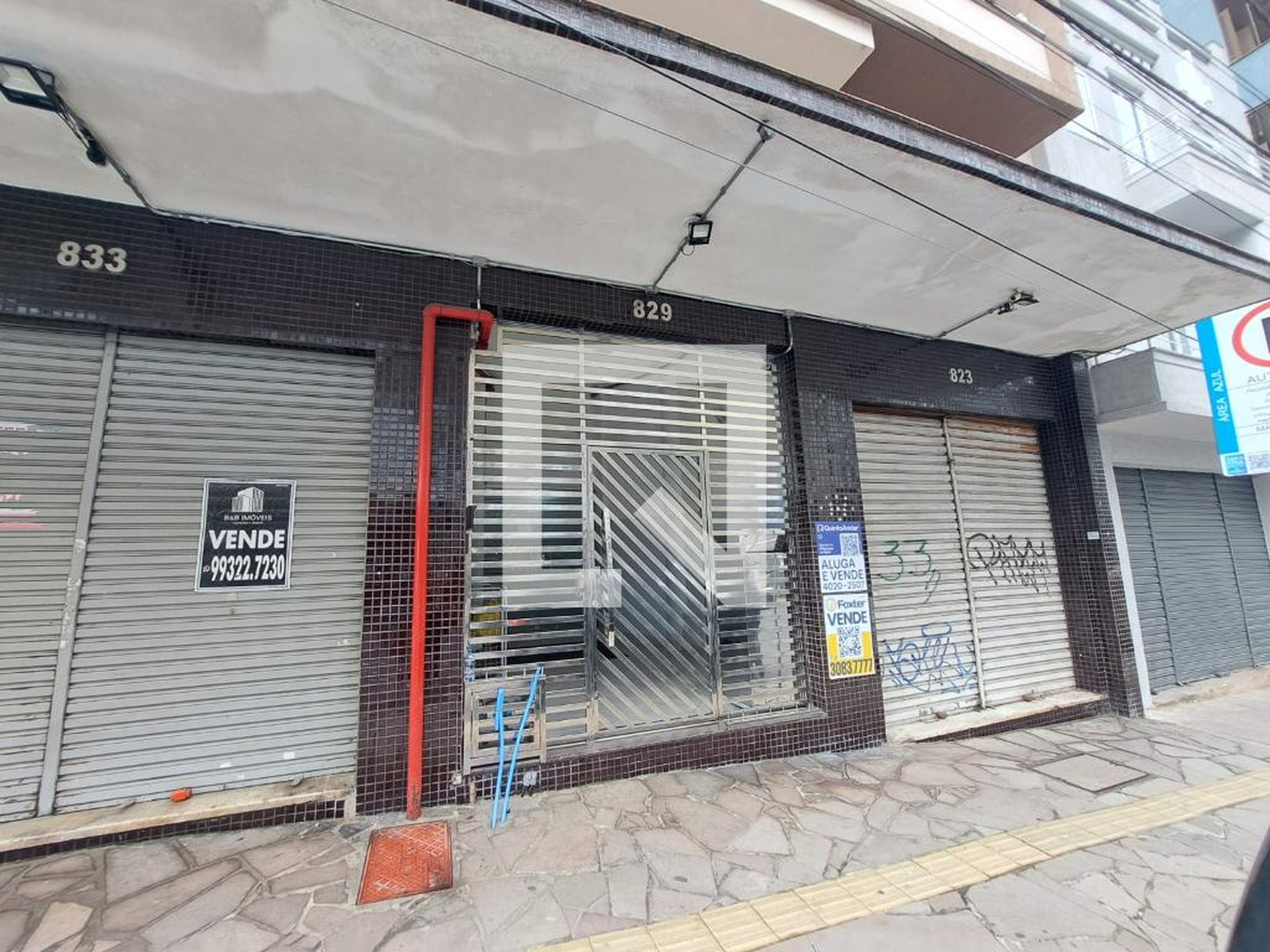 Fachada Condomínio em Avenida Alberto Bins, 829