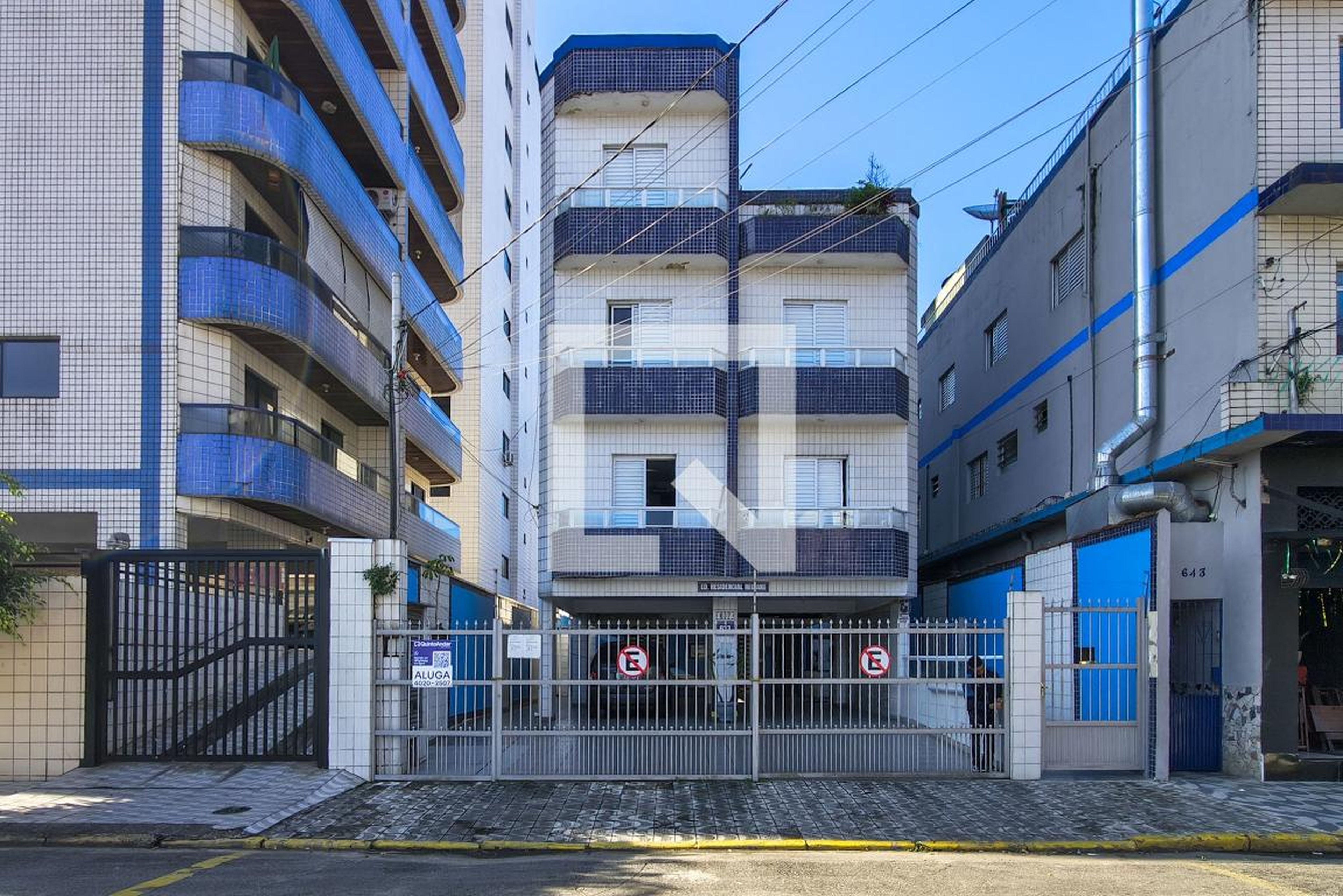 Fachada Condomínio em Rua Cantora Carmem Miranda, 637