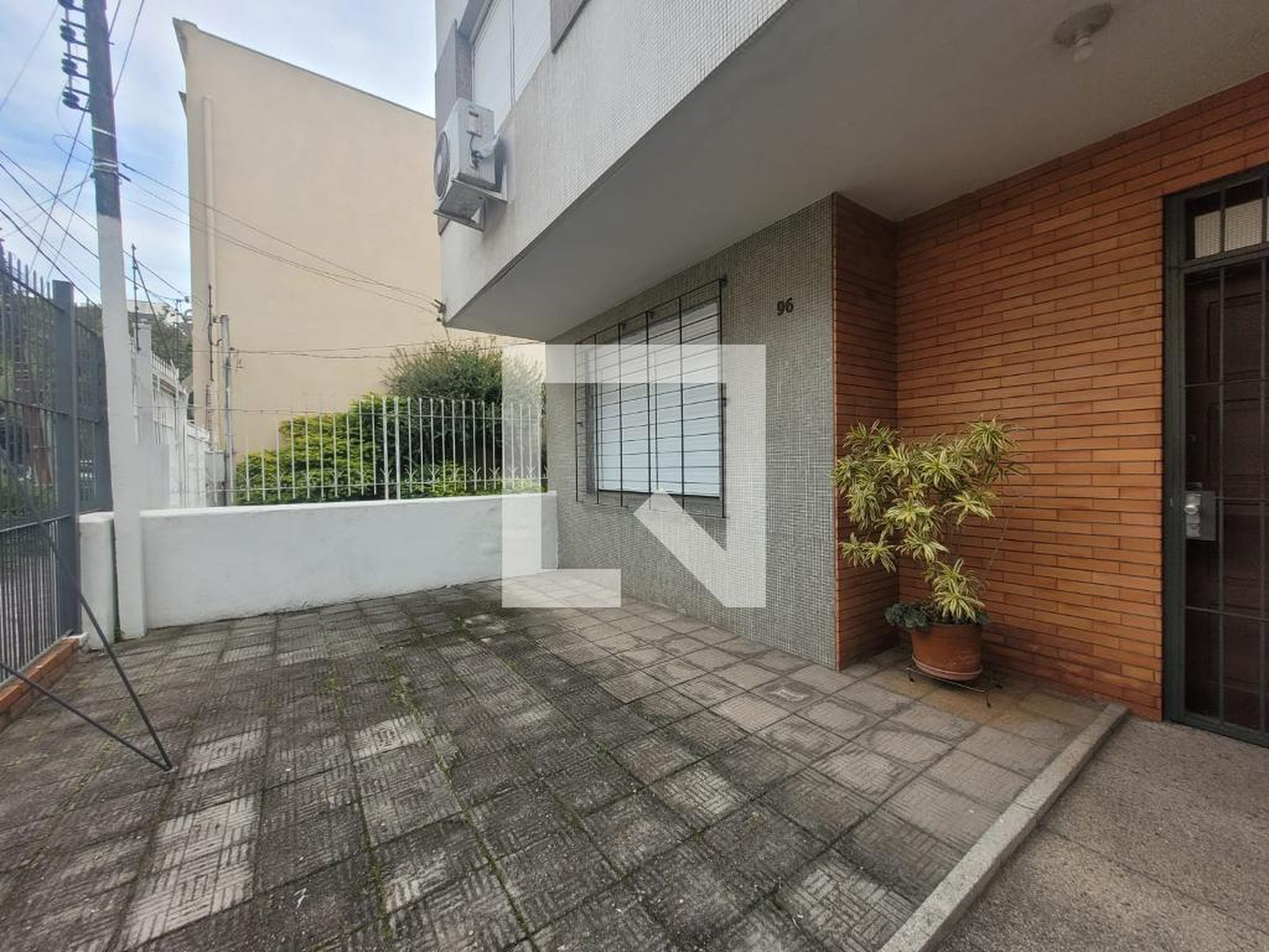 Fachada Condomínio em Rua General Neto, 96