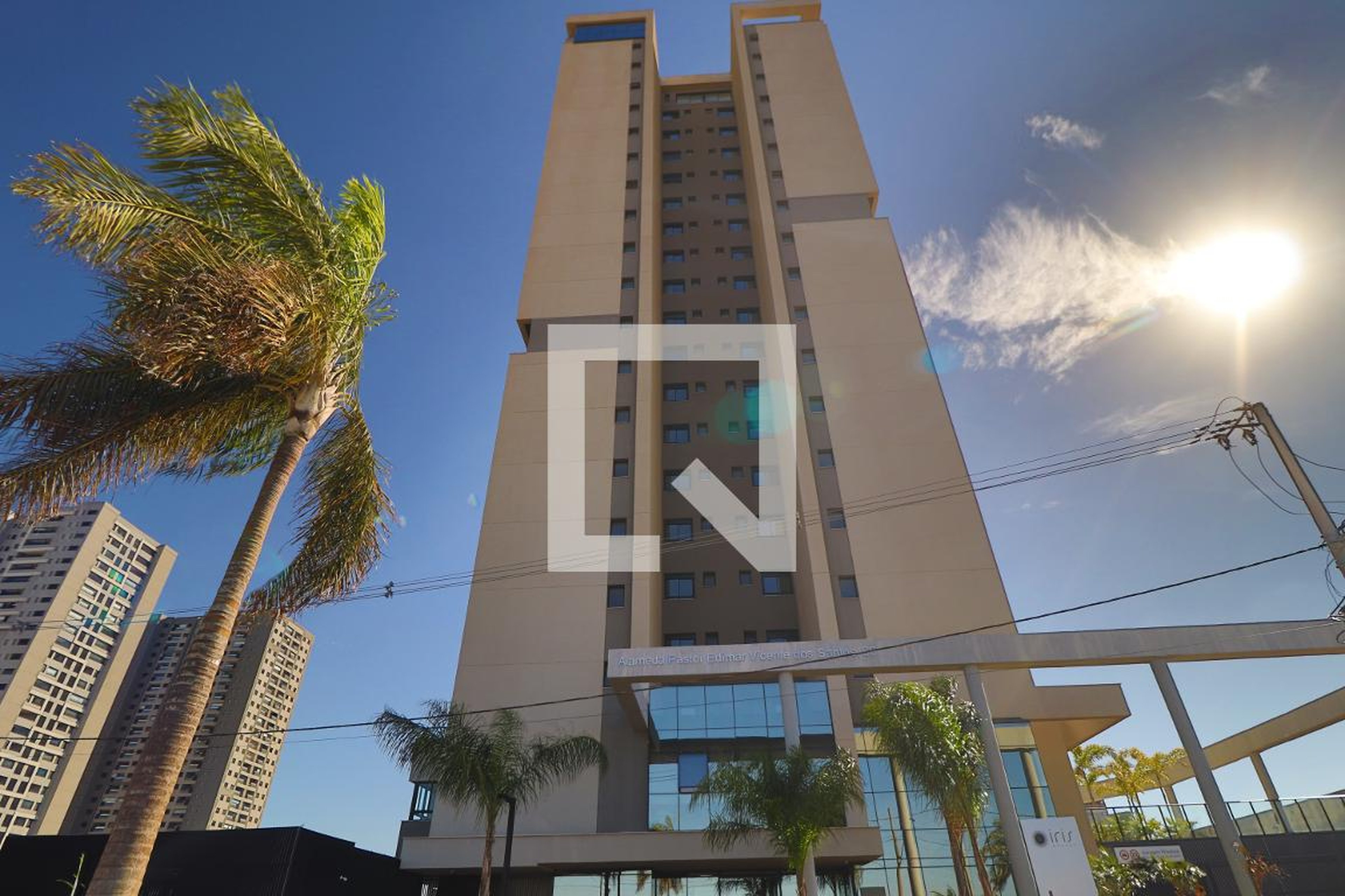 Fachada Condomínio em Alameda Pastor Edmar Vicente dos Santos, 60