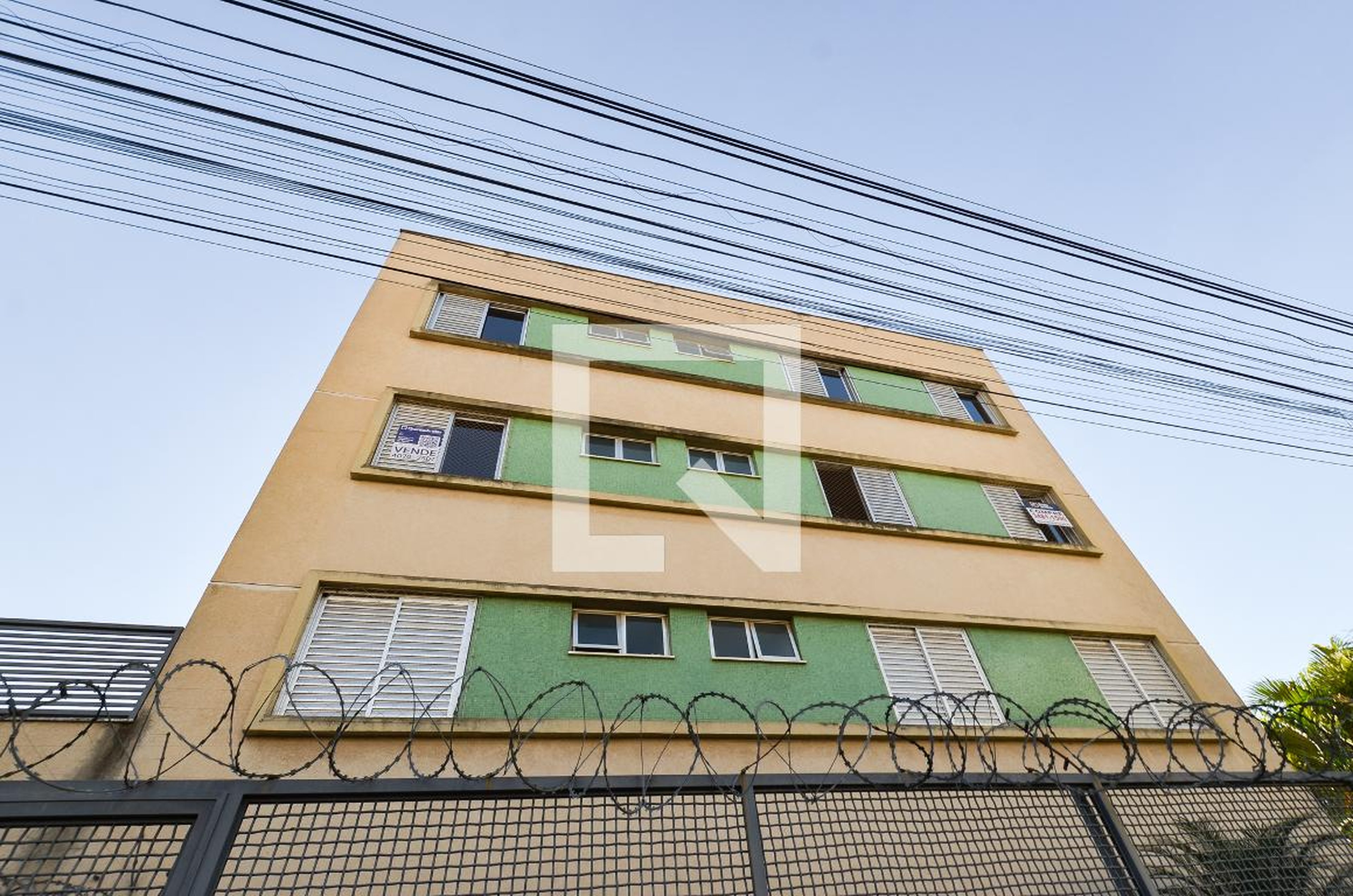Fachada Condomínio em Rua Carapuça, 493