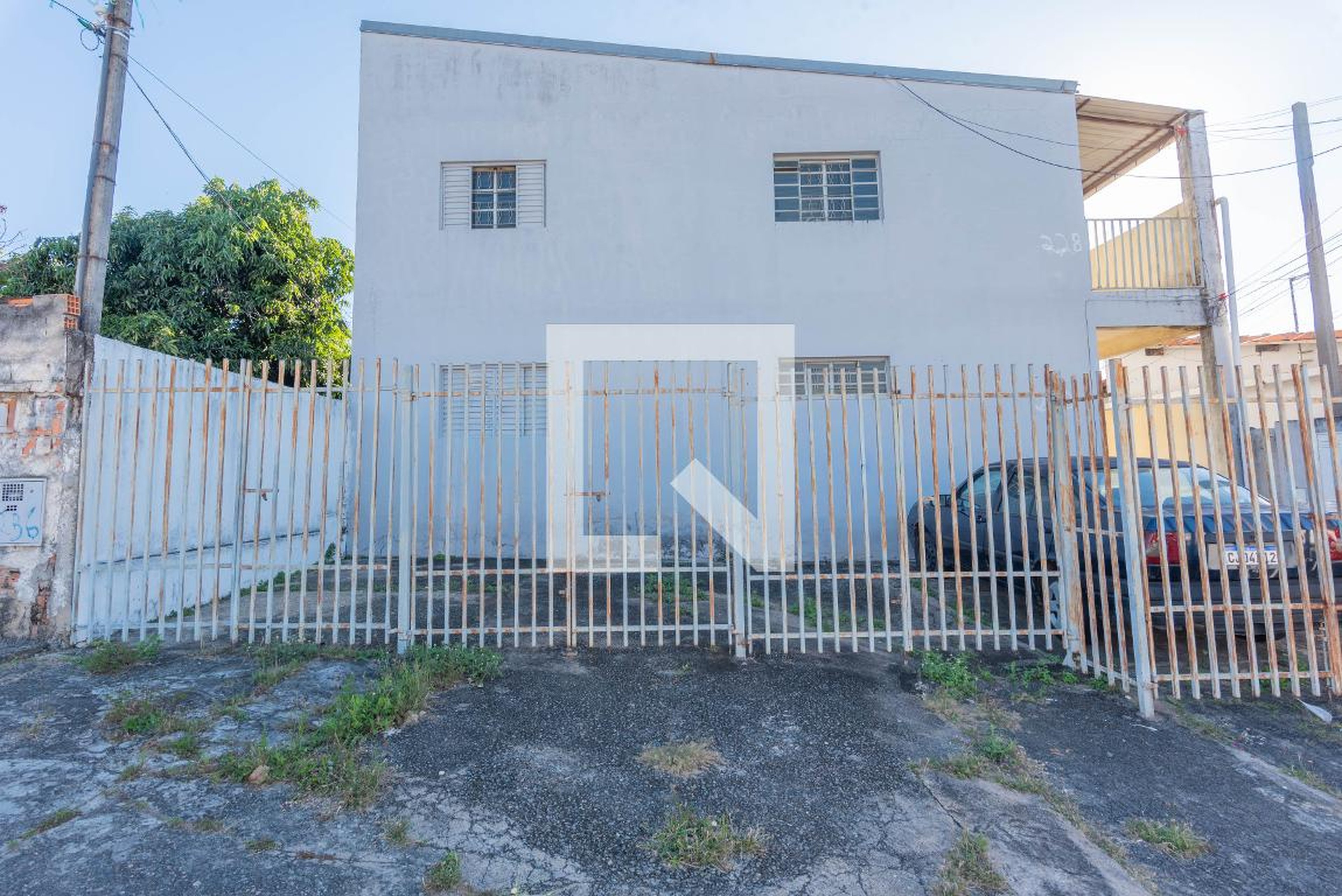 Fachada Condomínio em Rua Irapuã, 228