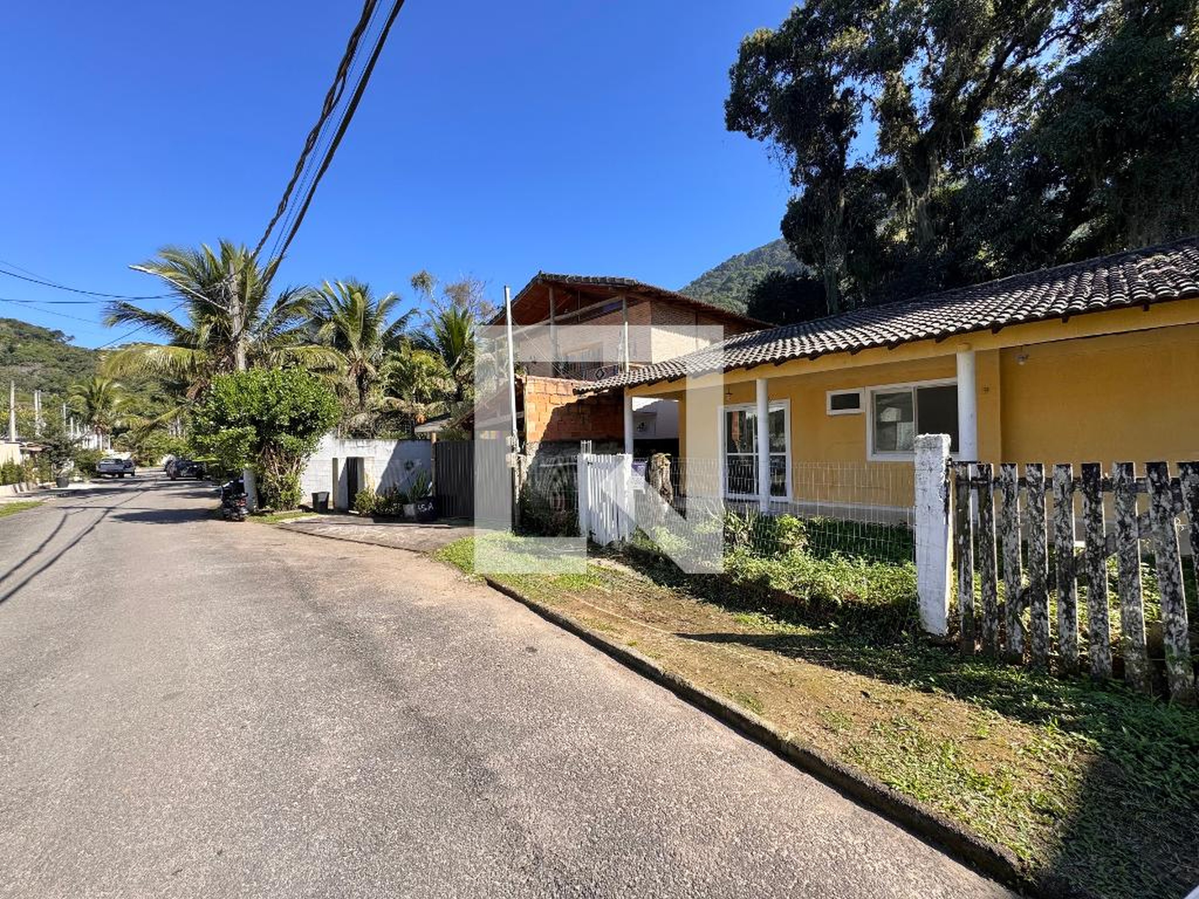 Fachada Condomínio em Estrada Cabungui, 807