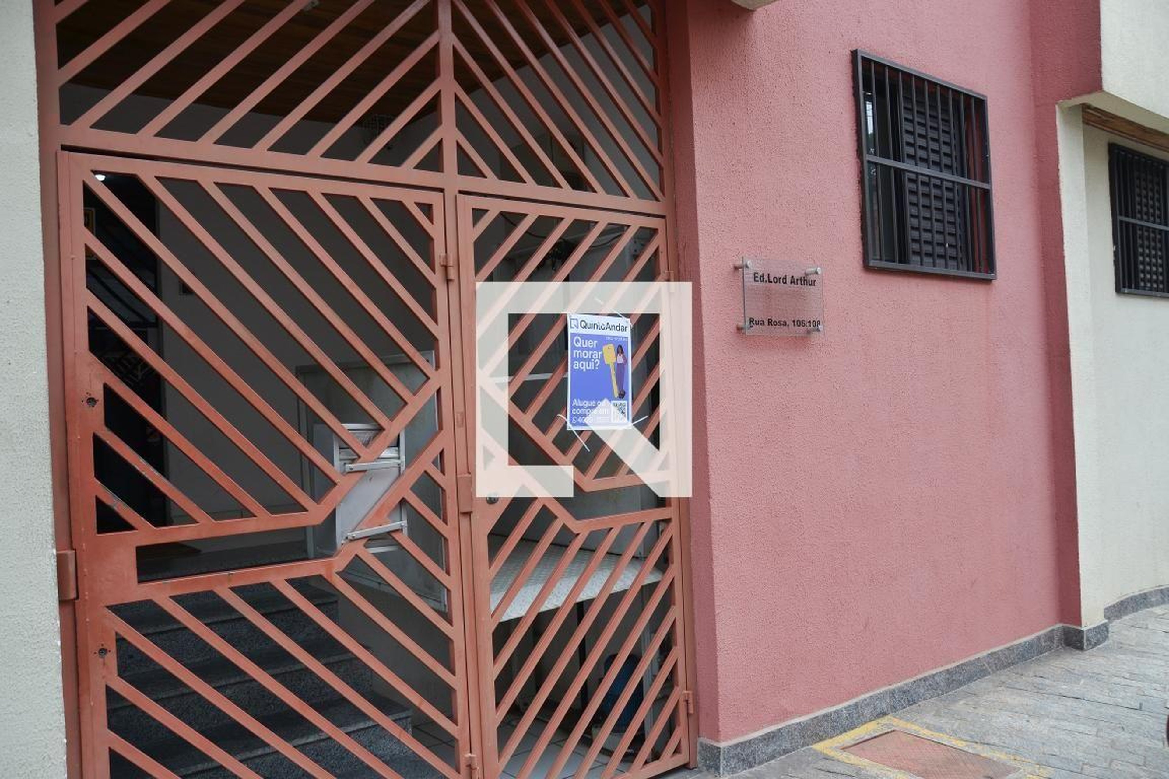 Fachada Condomínio em Rua Rosa, 106