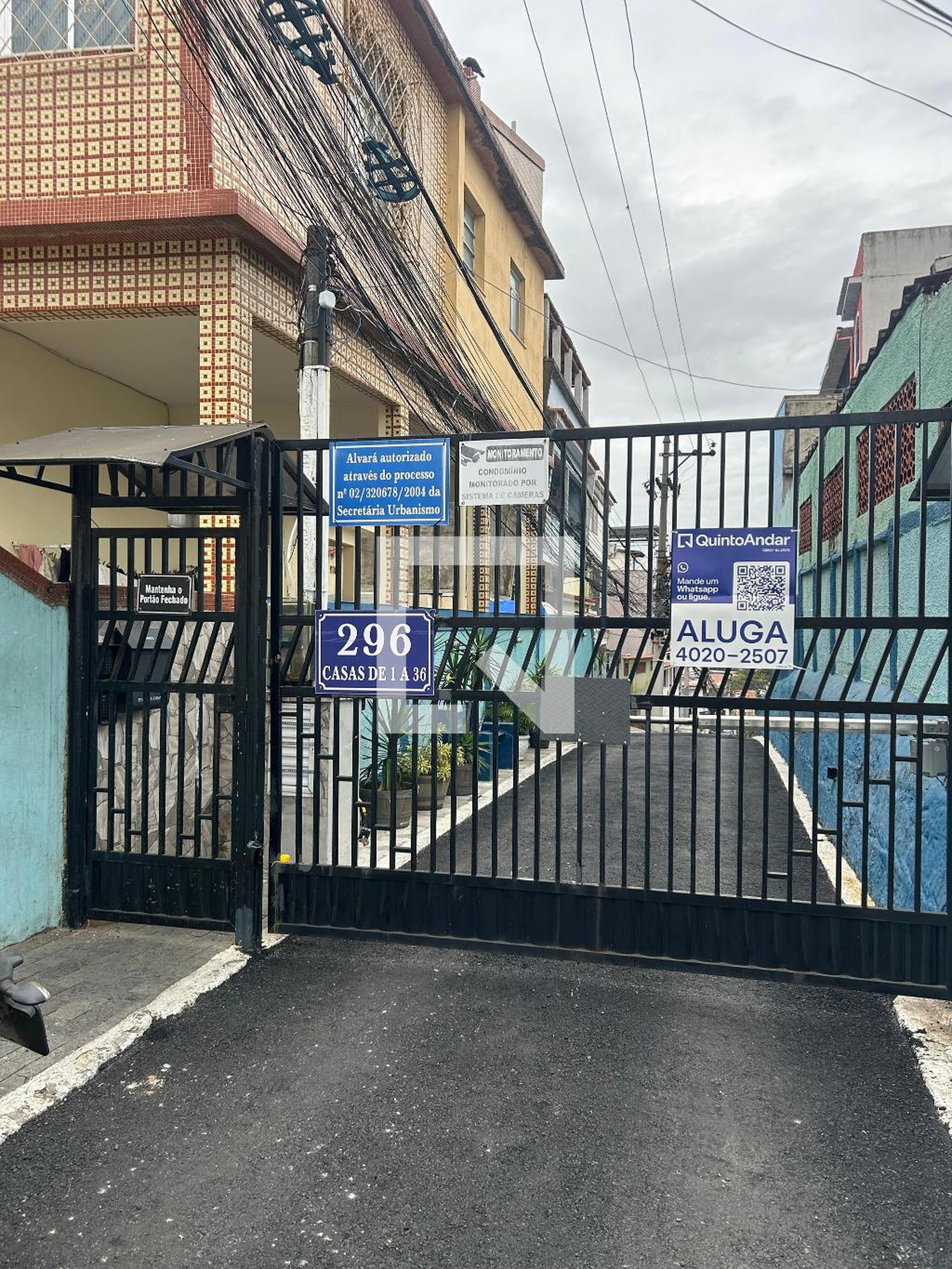 Fachada Condomínio em Rua Teixeira de Carvalho, 296