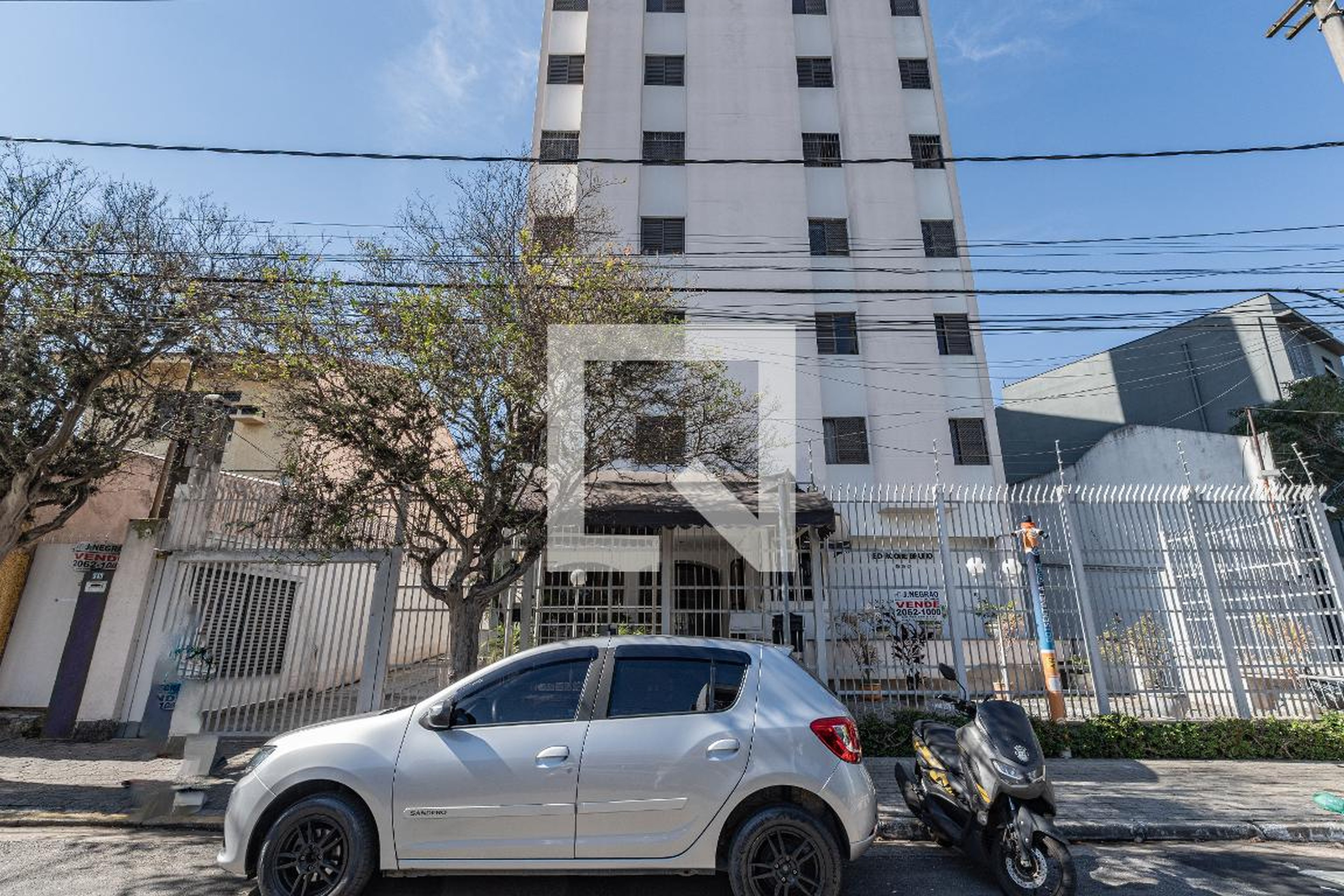 Fachada Condomínio em Rua Américo Samarone, 545