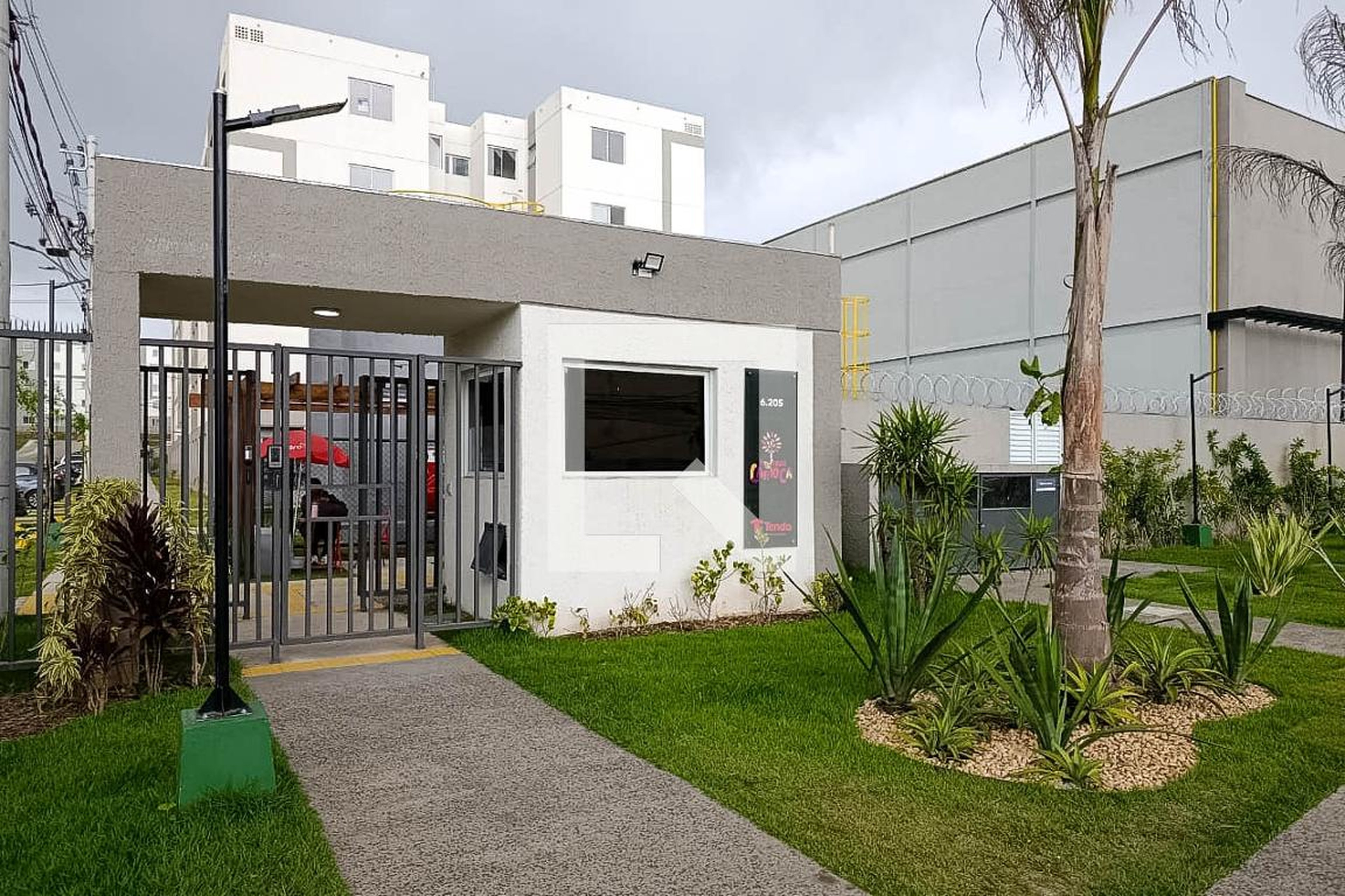 Fachada do condomínio Condomínio em Avenida Cesário de Melo, 6205