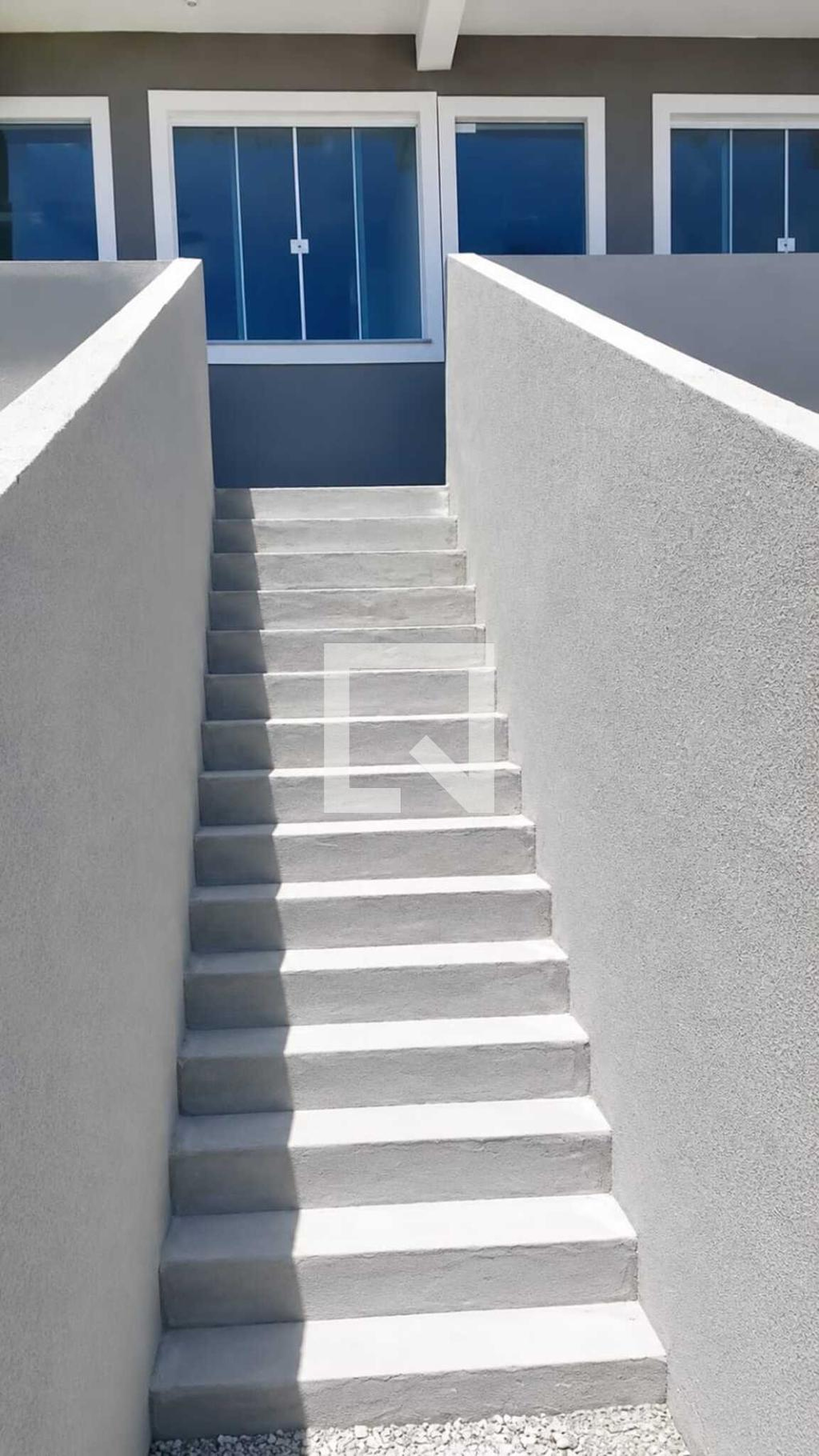 Entrada Condomínio em Rua Costa Barros, 25