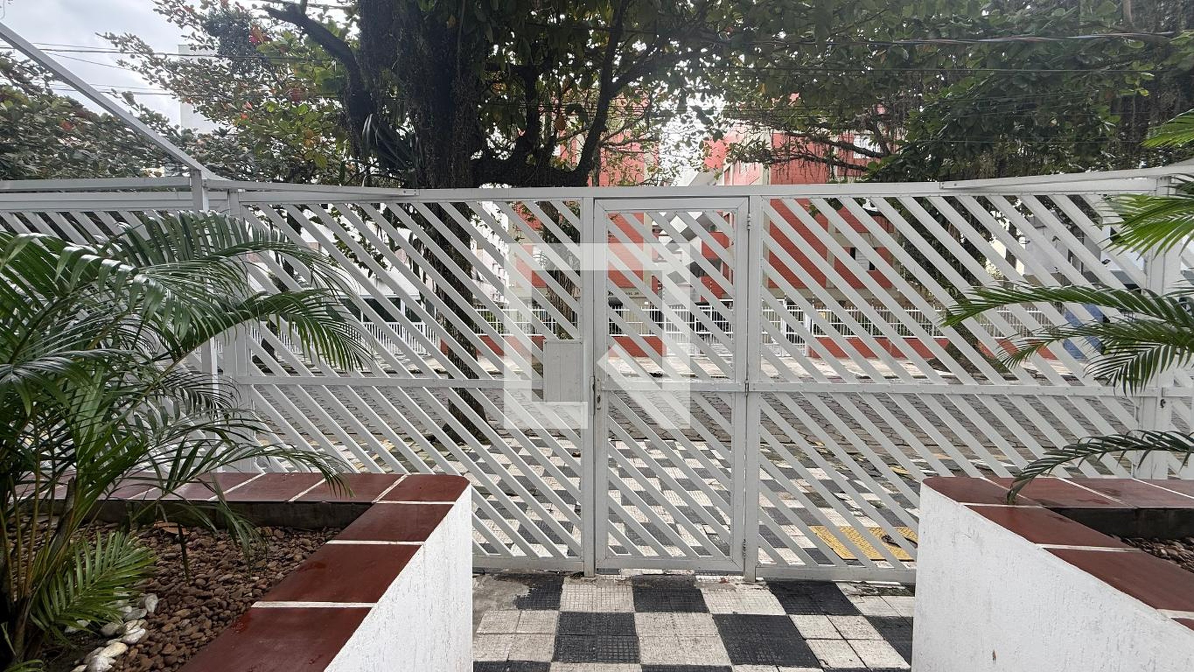 Fachada Condomínio em Rua Dona Vitória, 280