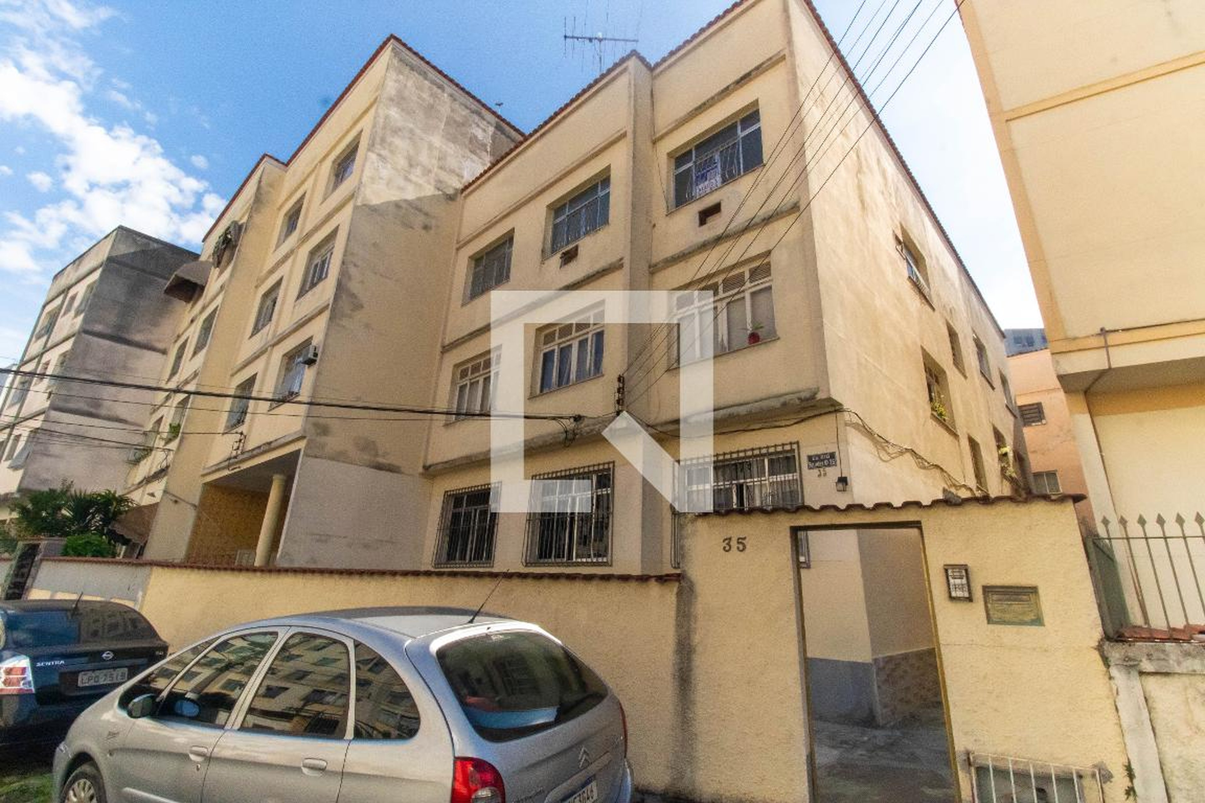 Fachada Condomínio em Rua Coronel Sebastião Dantas, 35
