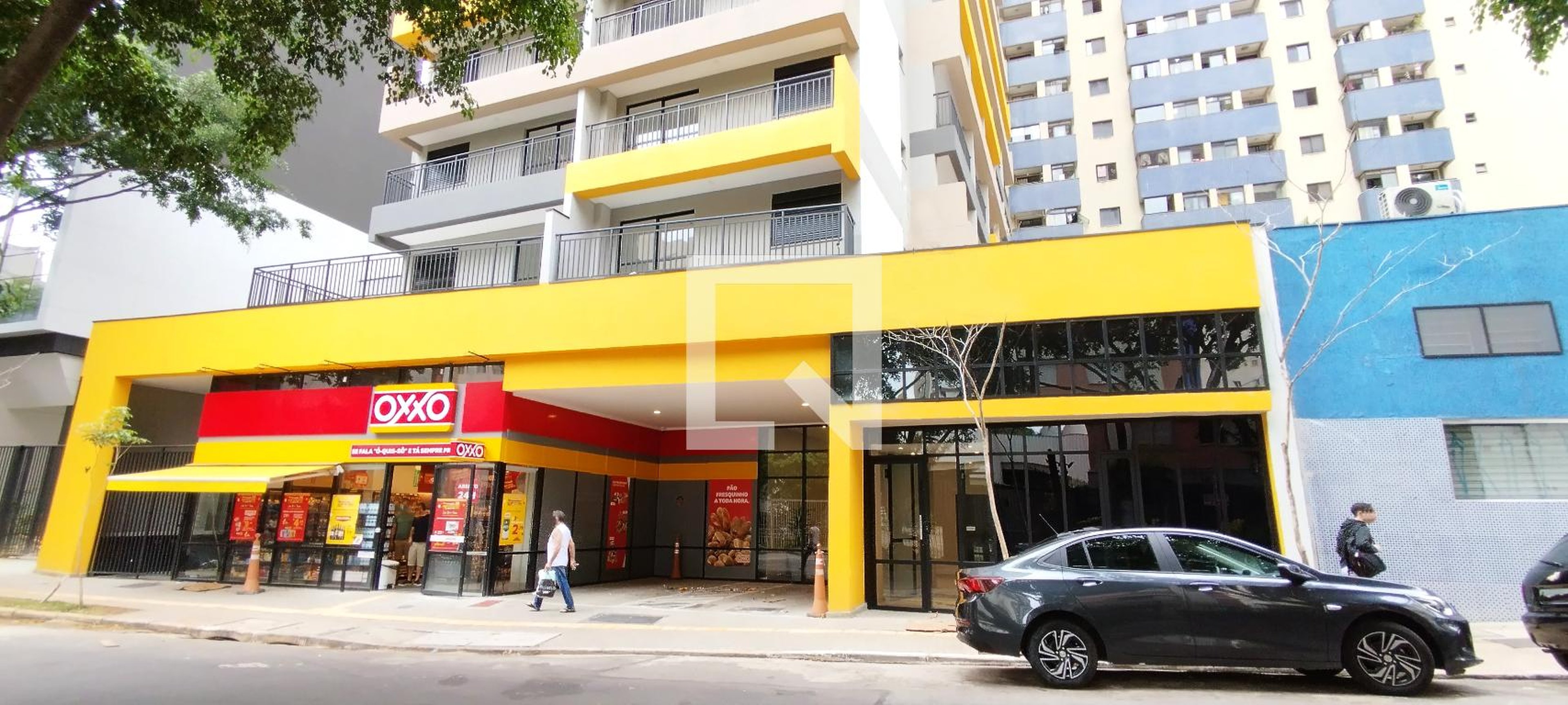 Fachada Condomínio em Rua Doutor Penaforte Mendes, 1406