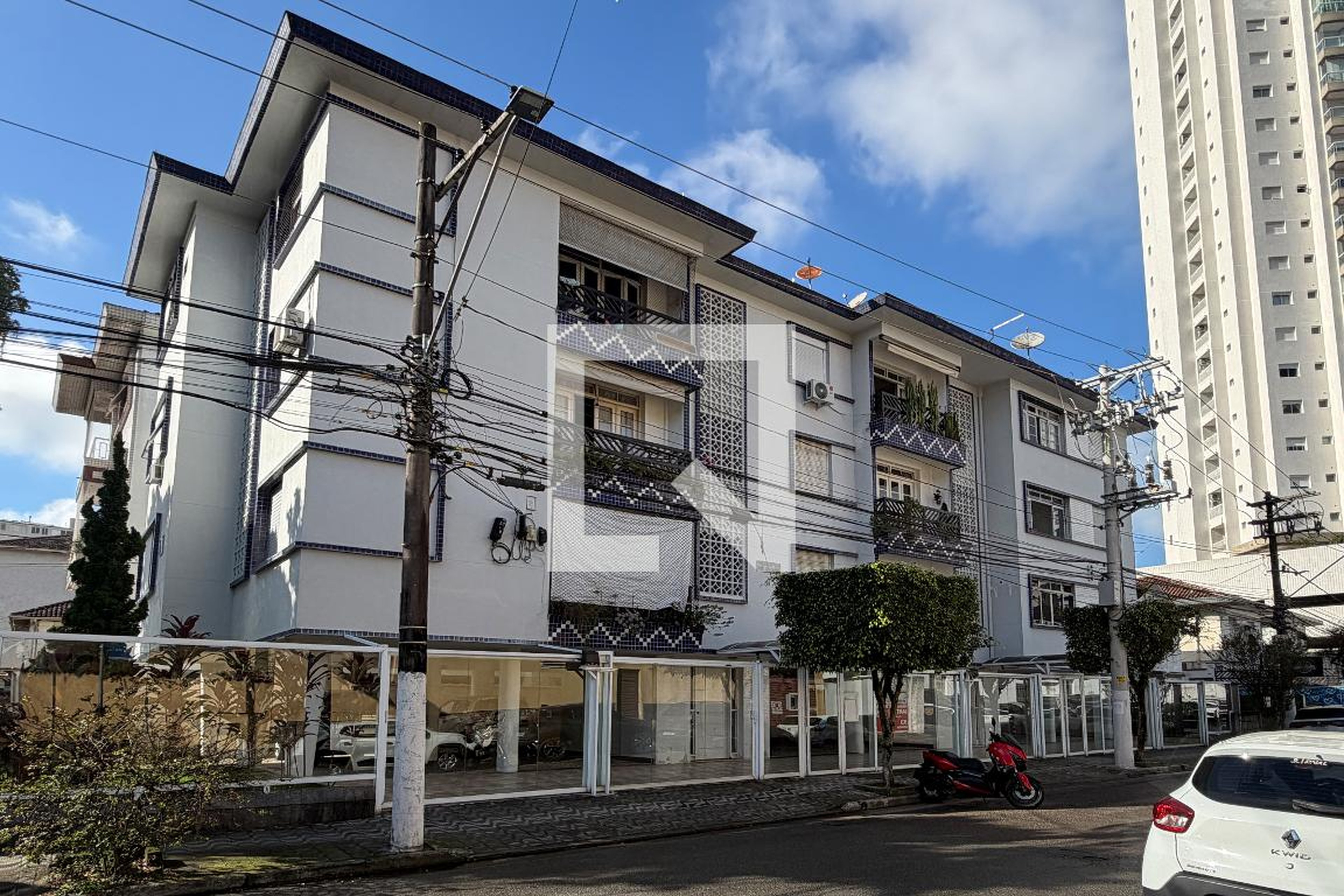 Fachada Condomínio em Rua Doutor Assis Corrêa, 31