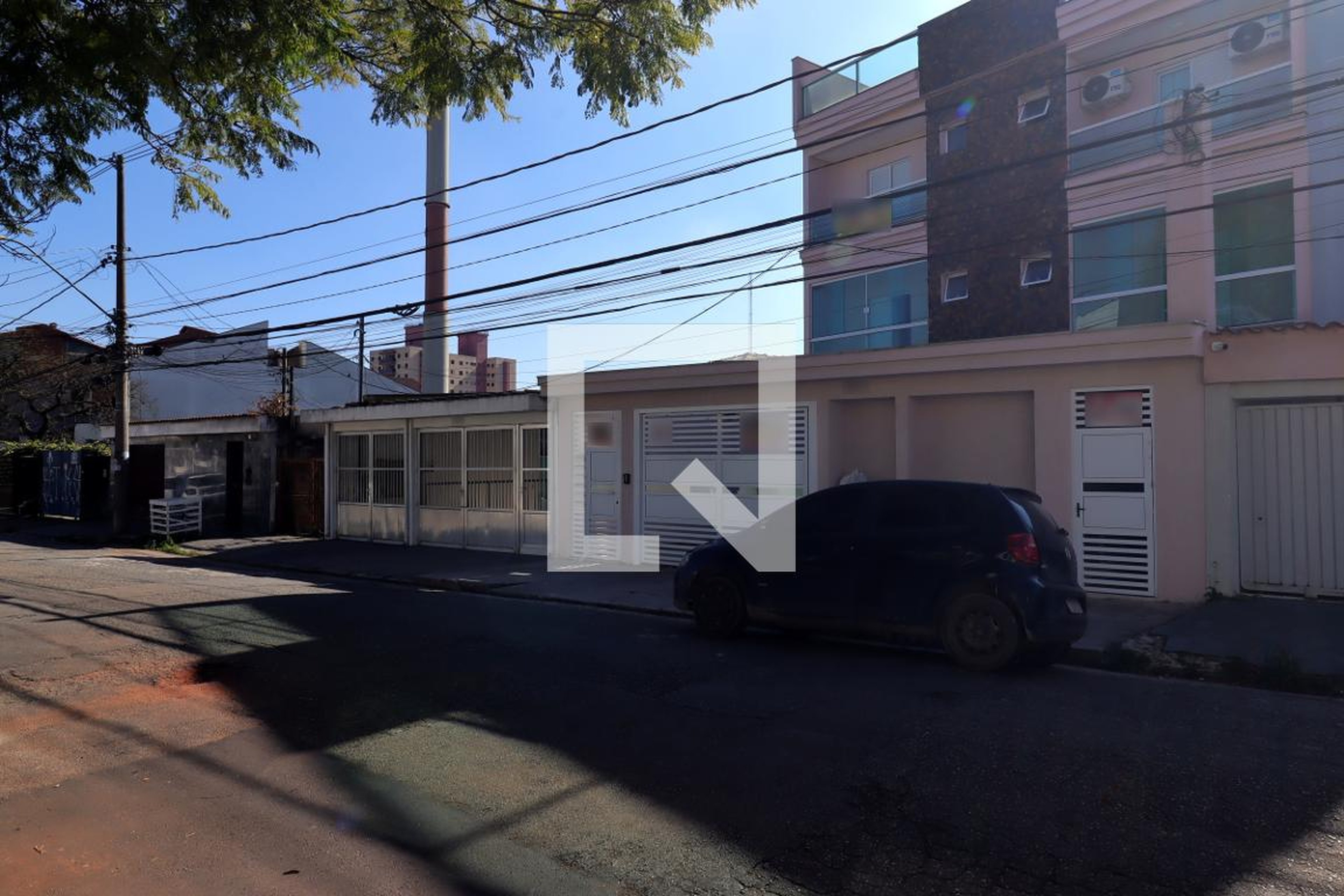 Fachada Condomínio em Rua Aimbere, 1079