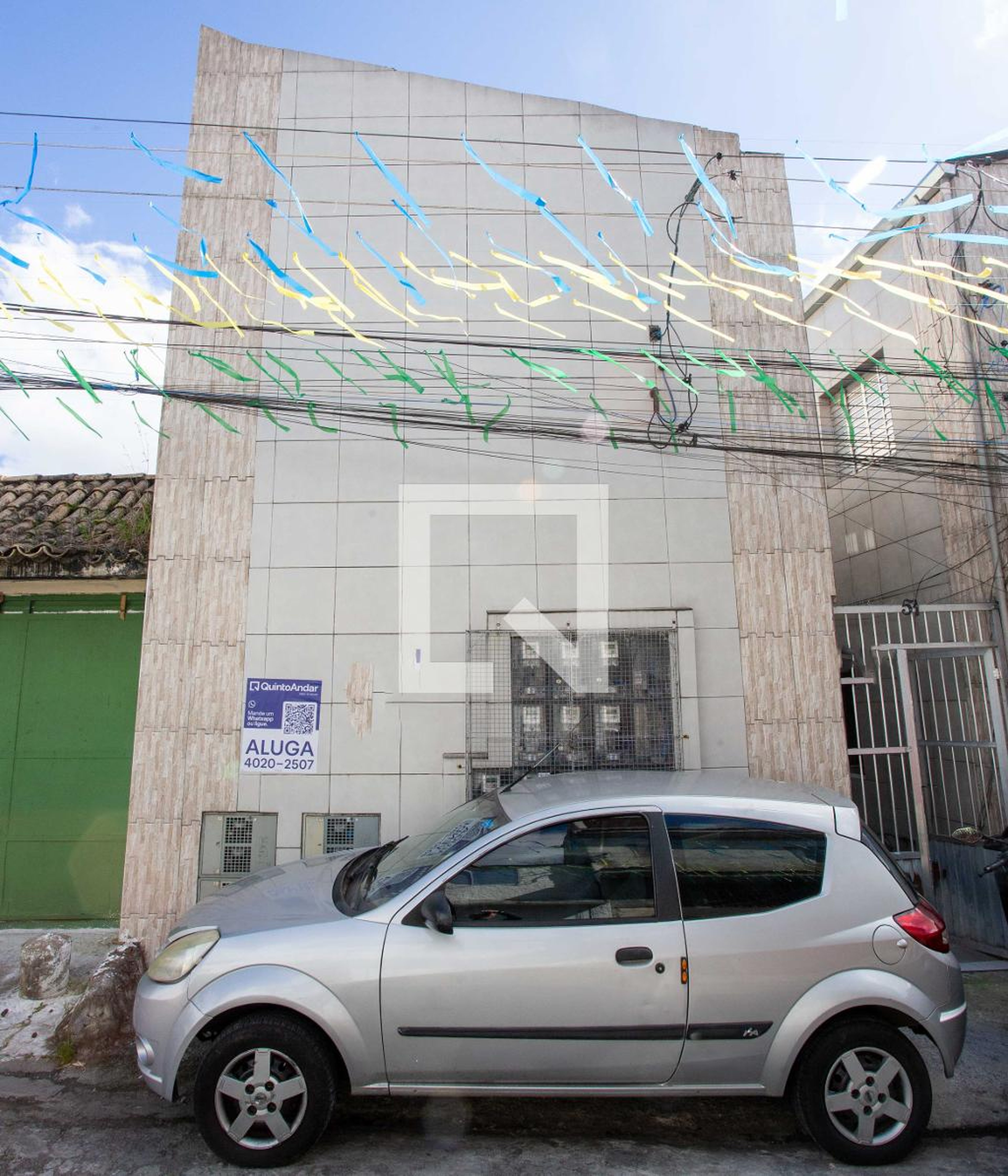 Fachada Condomínio em Rua Ermínia, 51
