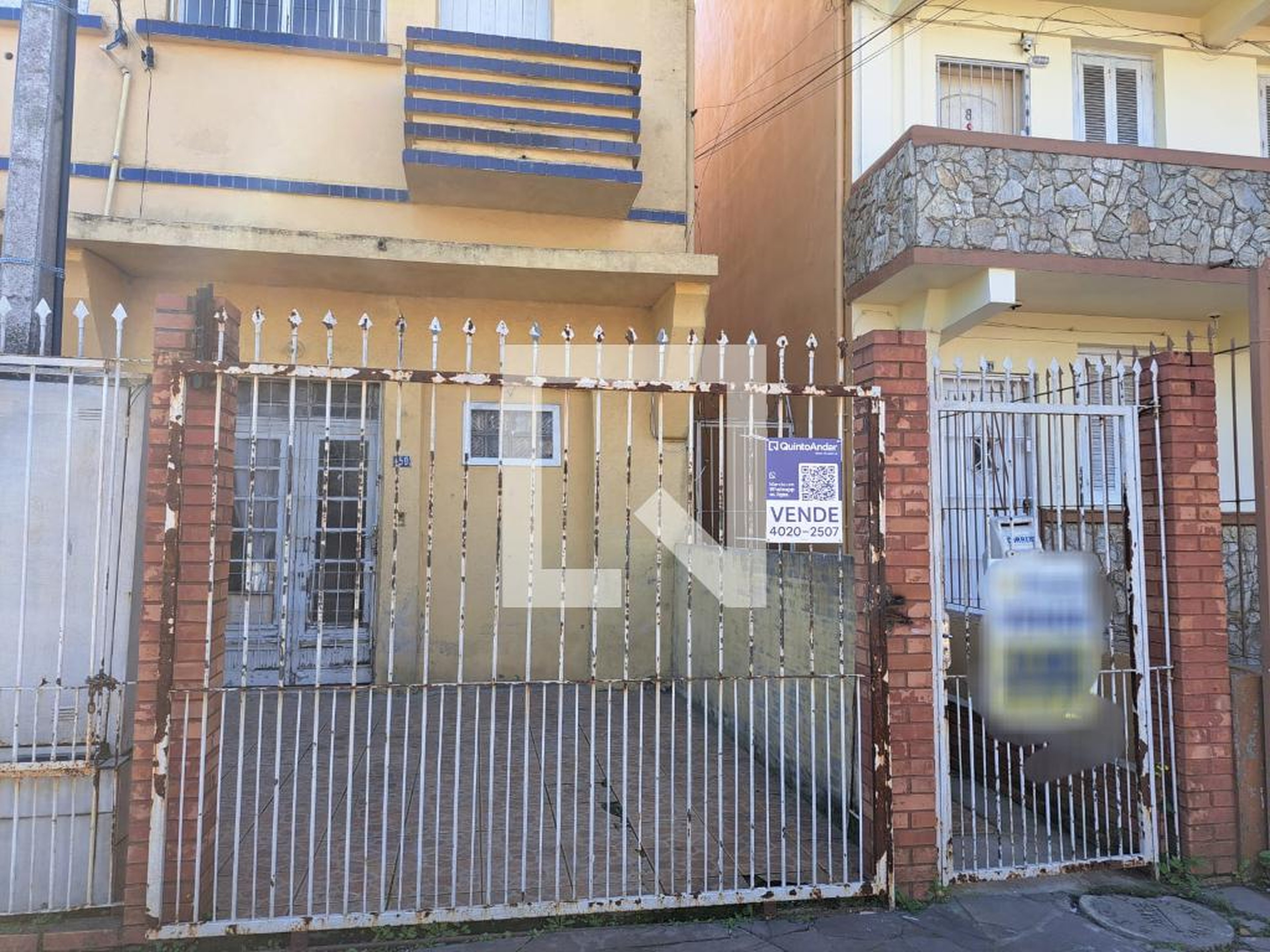 Fachada Condomínio em Rua Moura Azevedo, 150