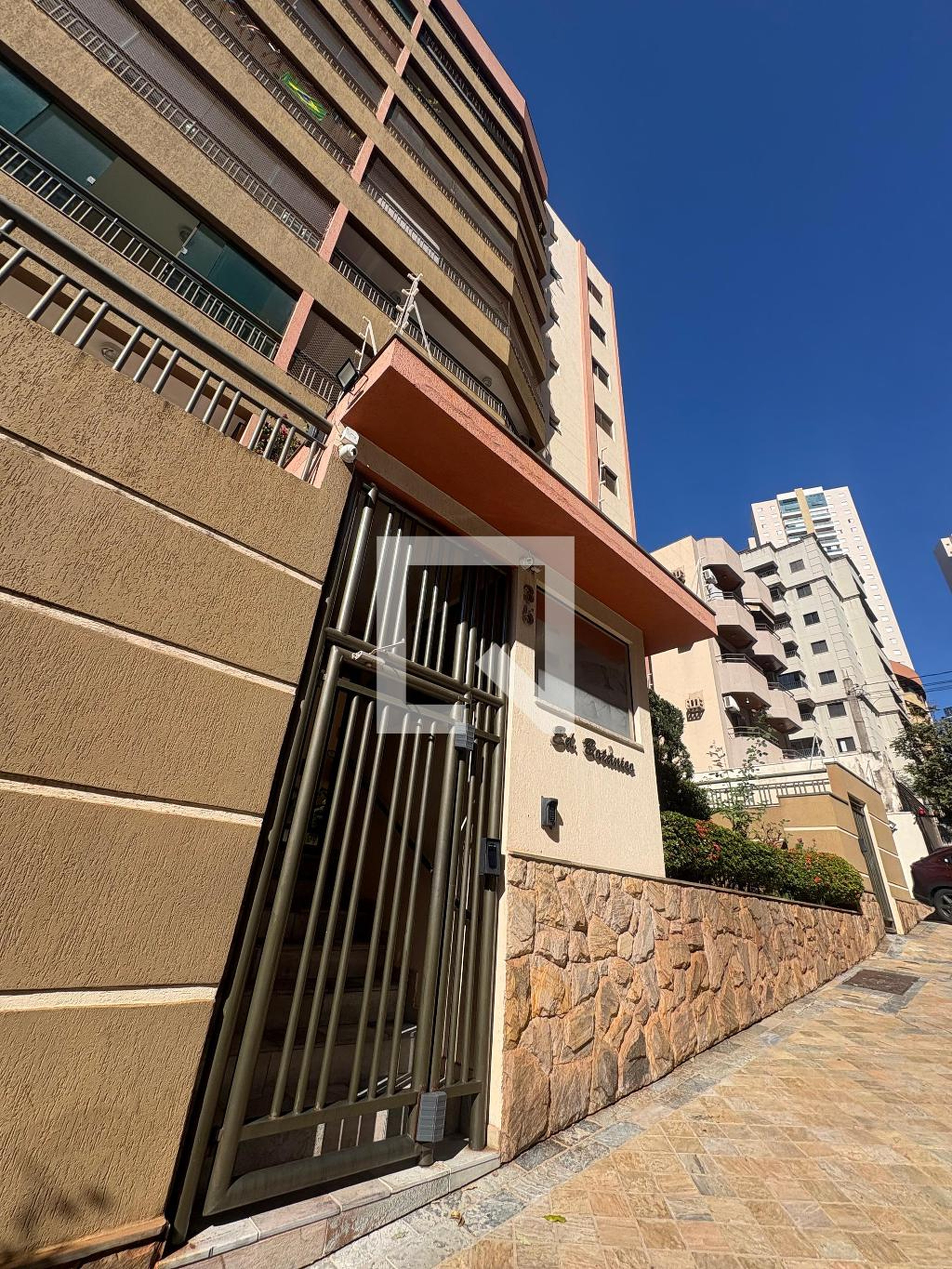 Fachada Condomínio em Rua Siró Káku, 35