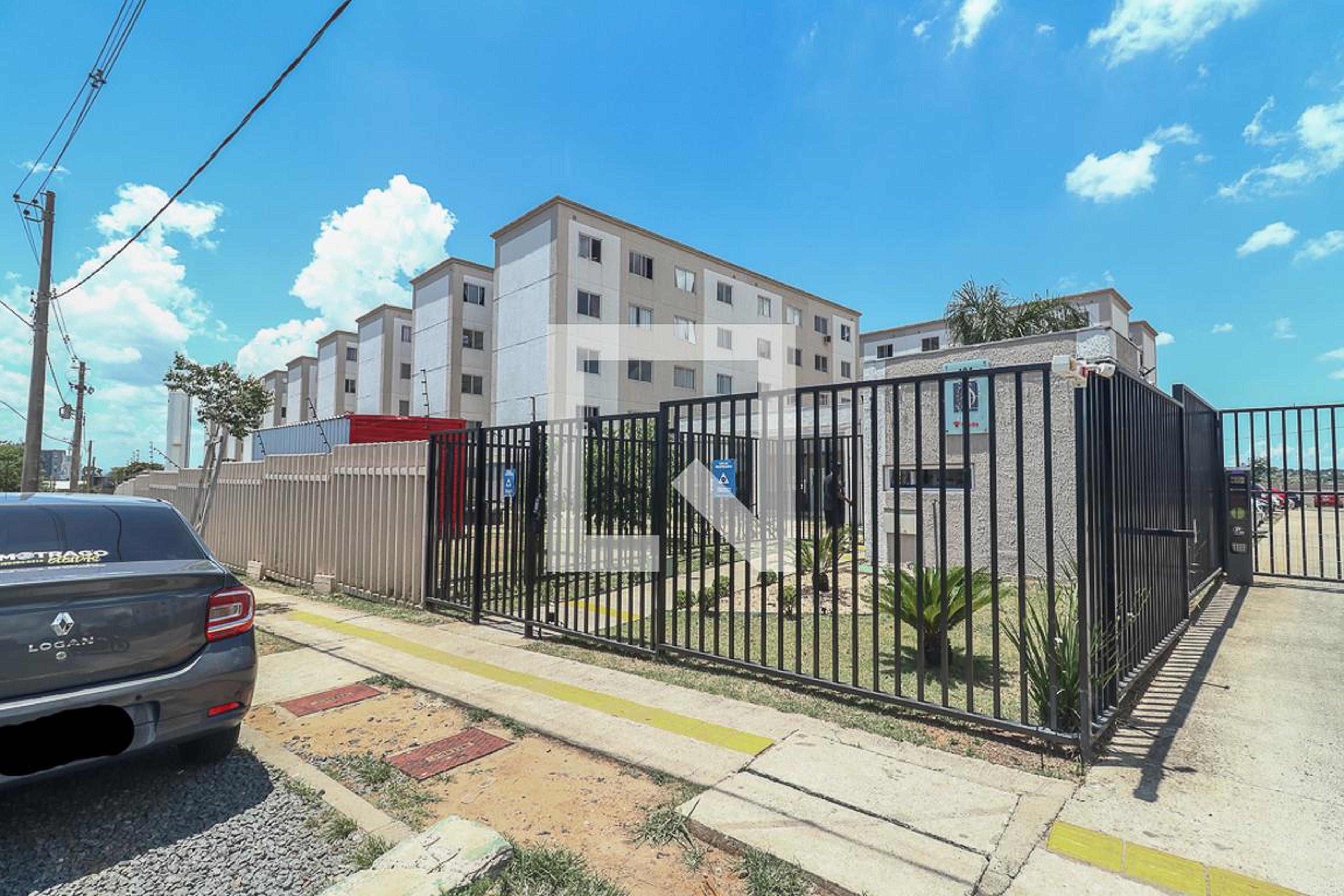 Fachada Condomínio em Rua Inocêncio de Oliveira Alves, 11