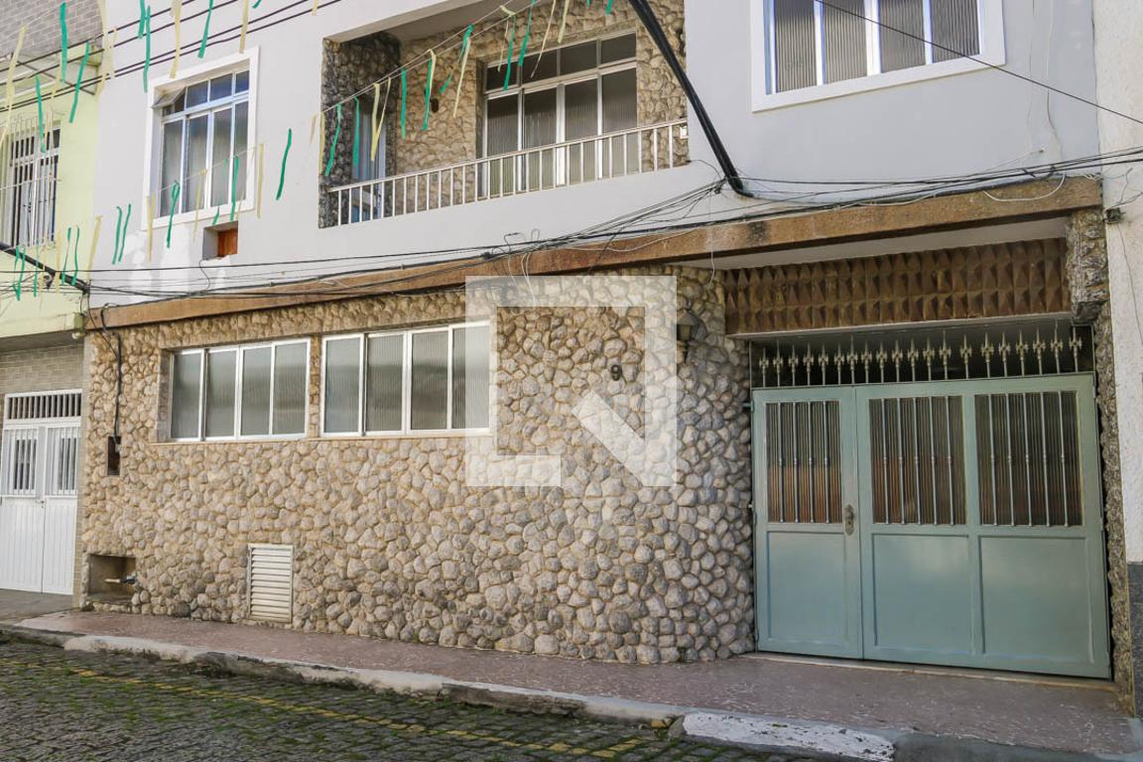 Fachada Condomínio em Rua Fábio Luz, 463