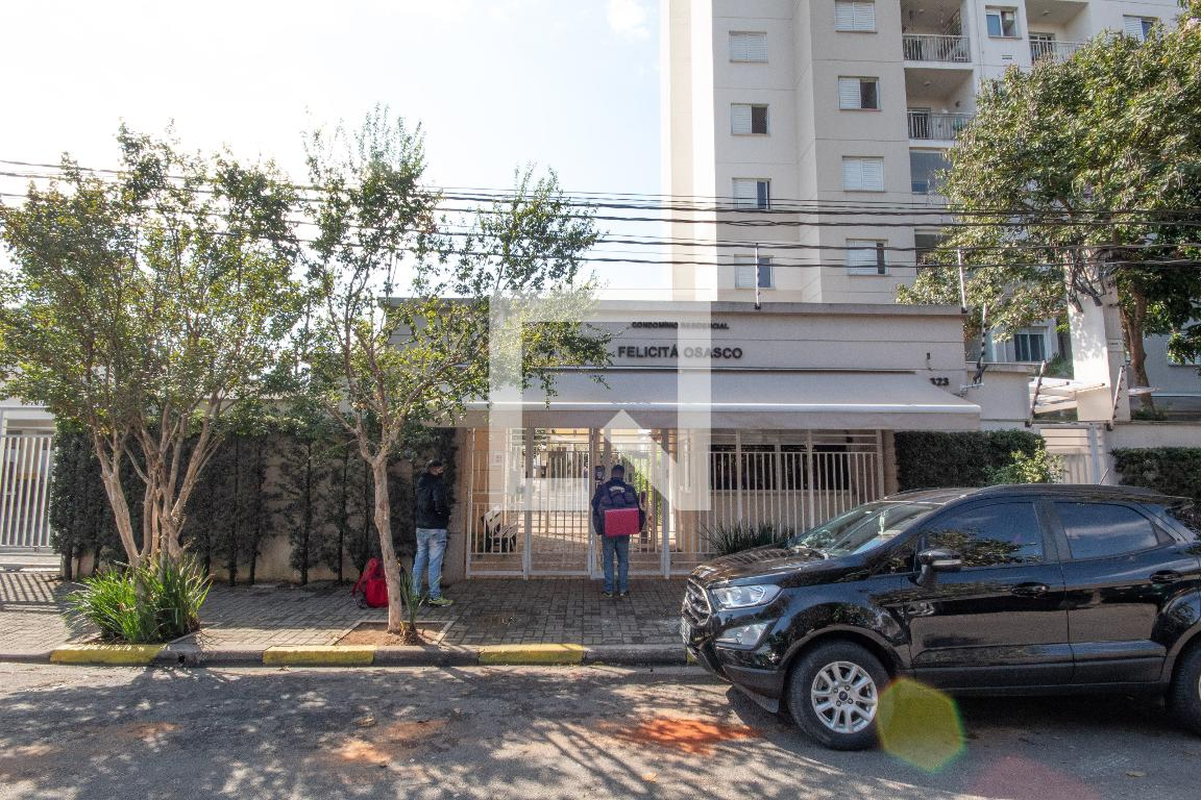 Fachada Condomínio em Rua Zuma de Sá Fernandes, 16