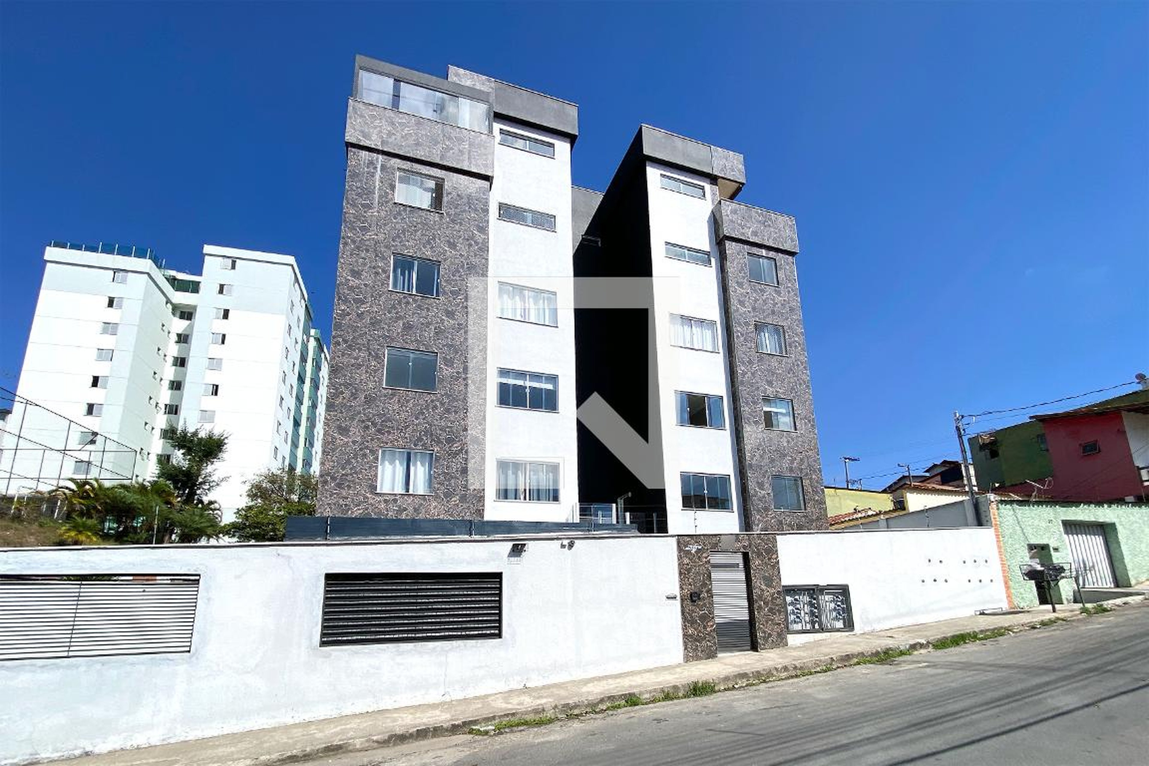 Fachada Condomínio em Rua República do Peru, 13