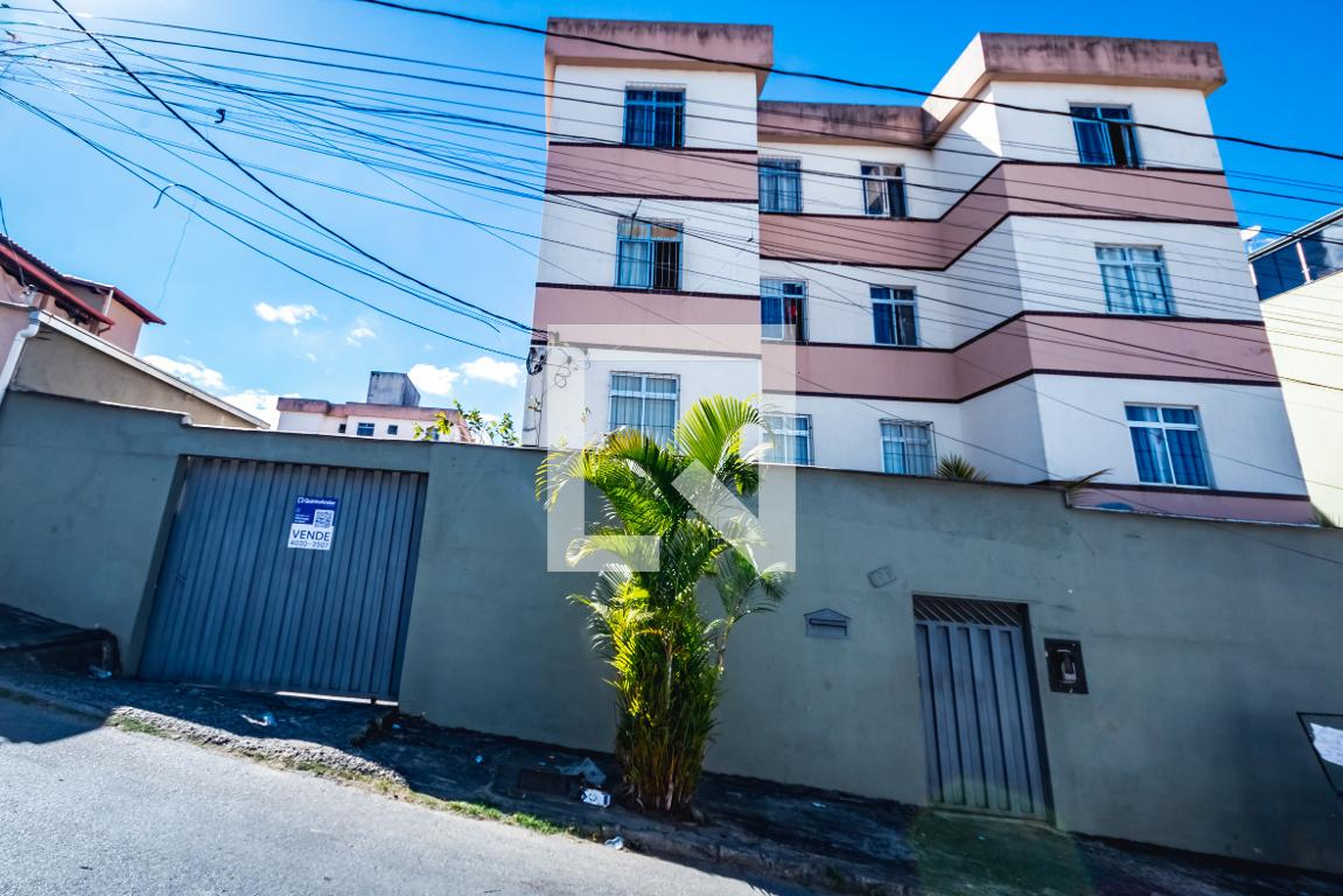 Fachada Condomínio em Rua Hildebrando de Oliveira, 198