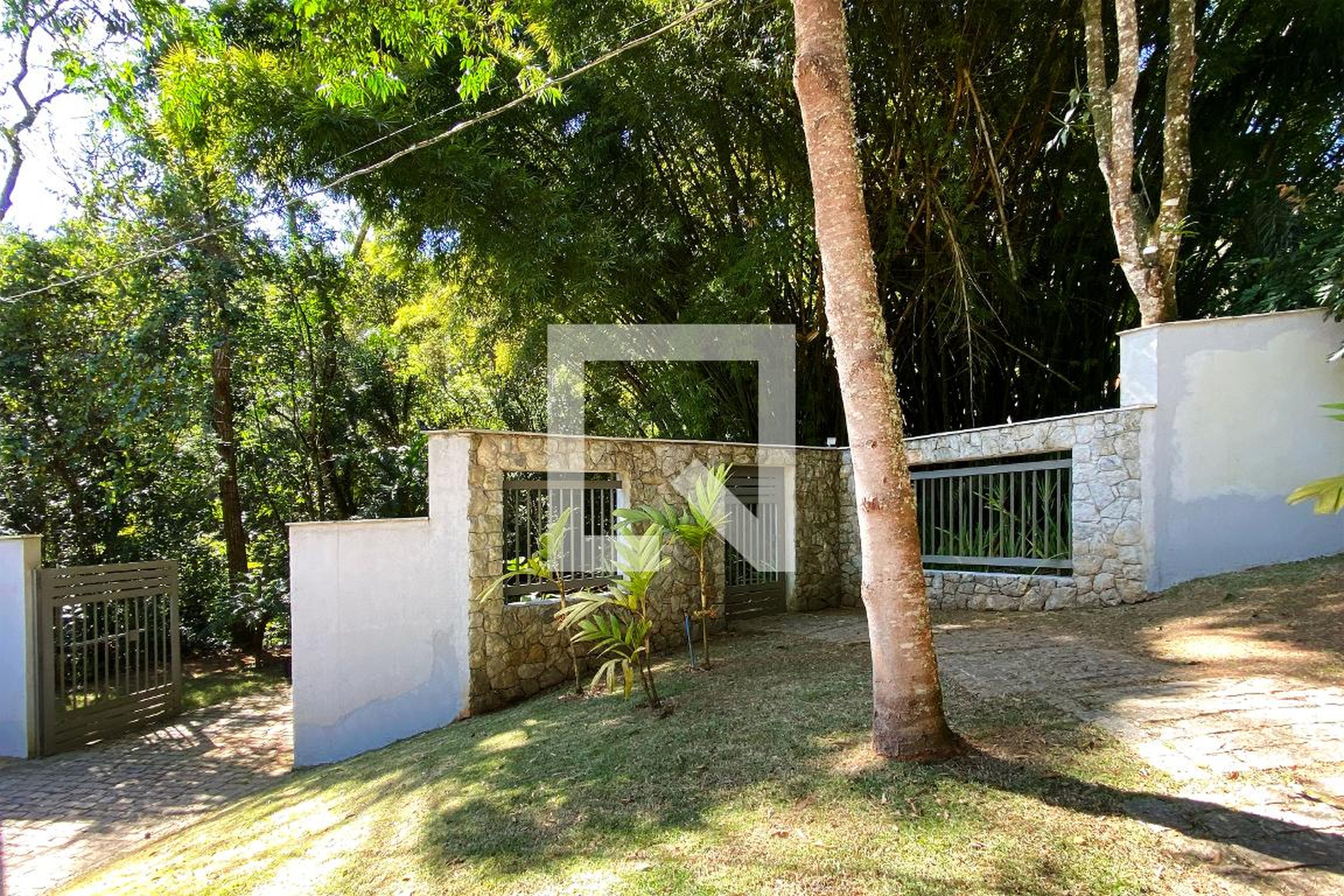 Fachada Condomínio em Alameda da Felicidade, 95
