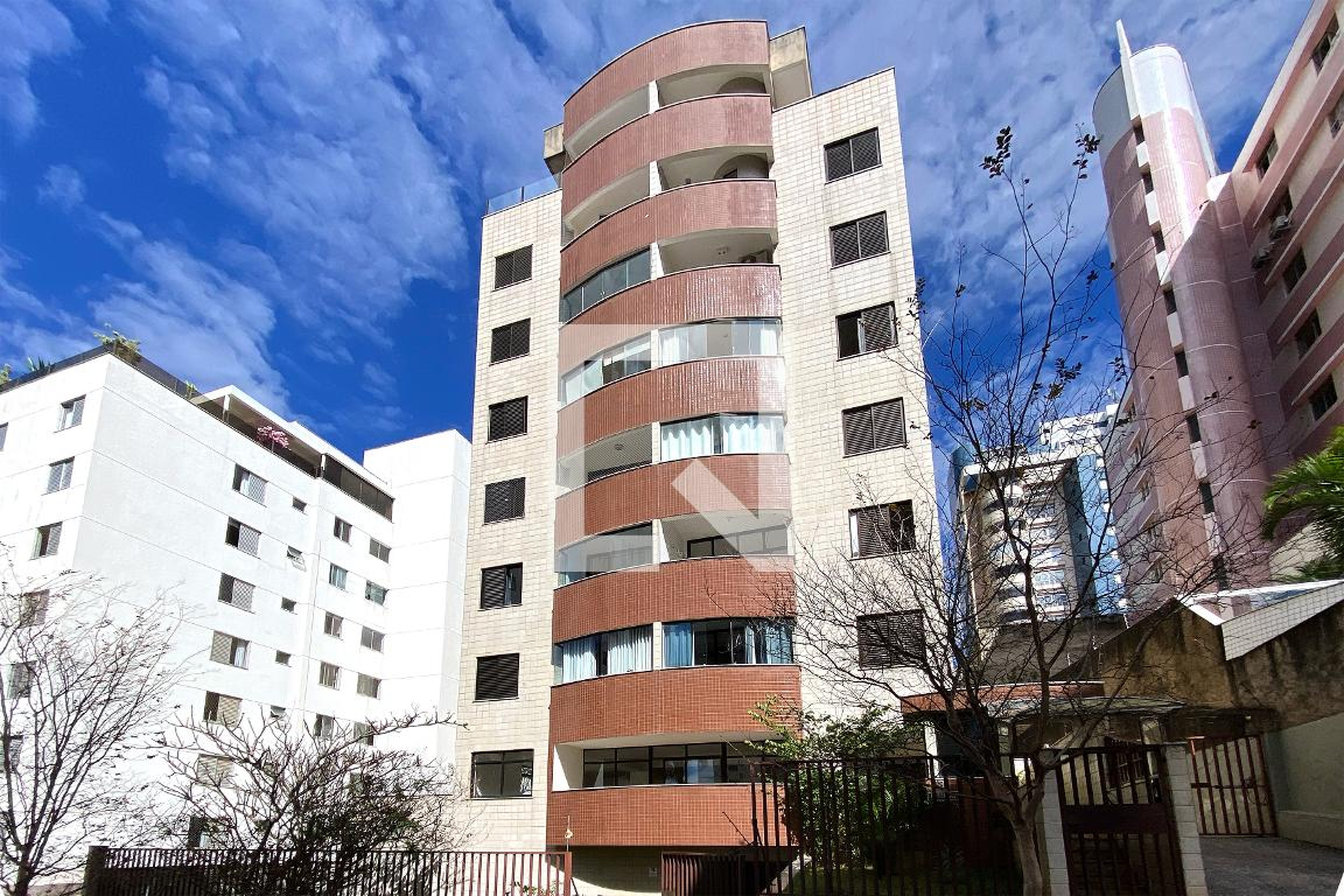 Fachada Condomínio em Rua Professora Bartira Mourão, 73